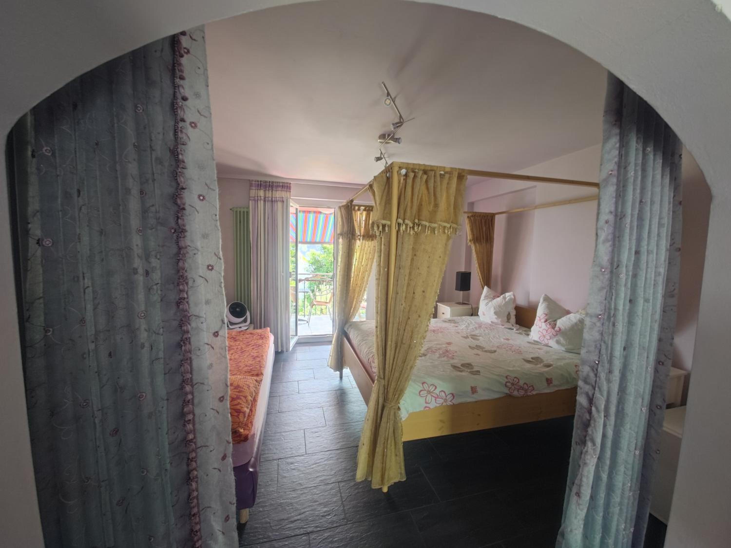 Triple Room with Balcony and Lake View photo 3