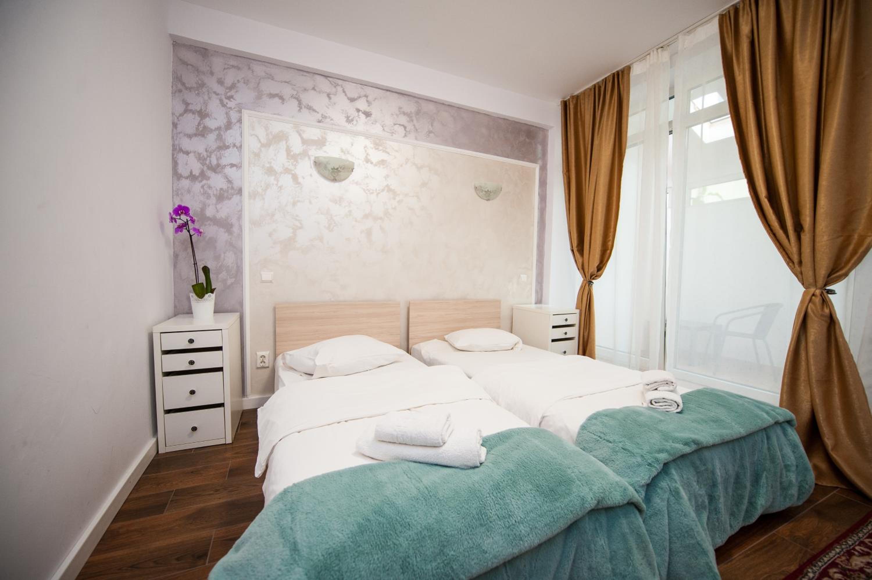 Double or Twin Room - Photo 36