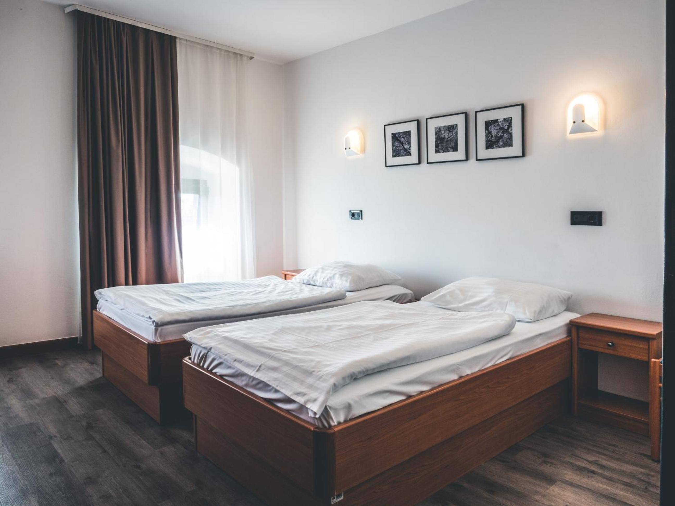 Standard Twin Room - Photo 1
