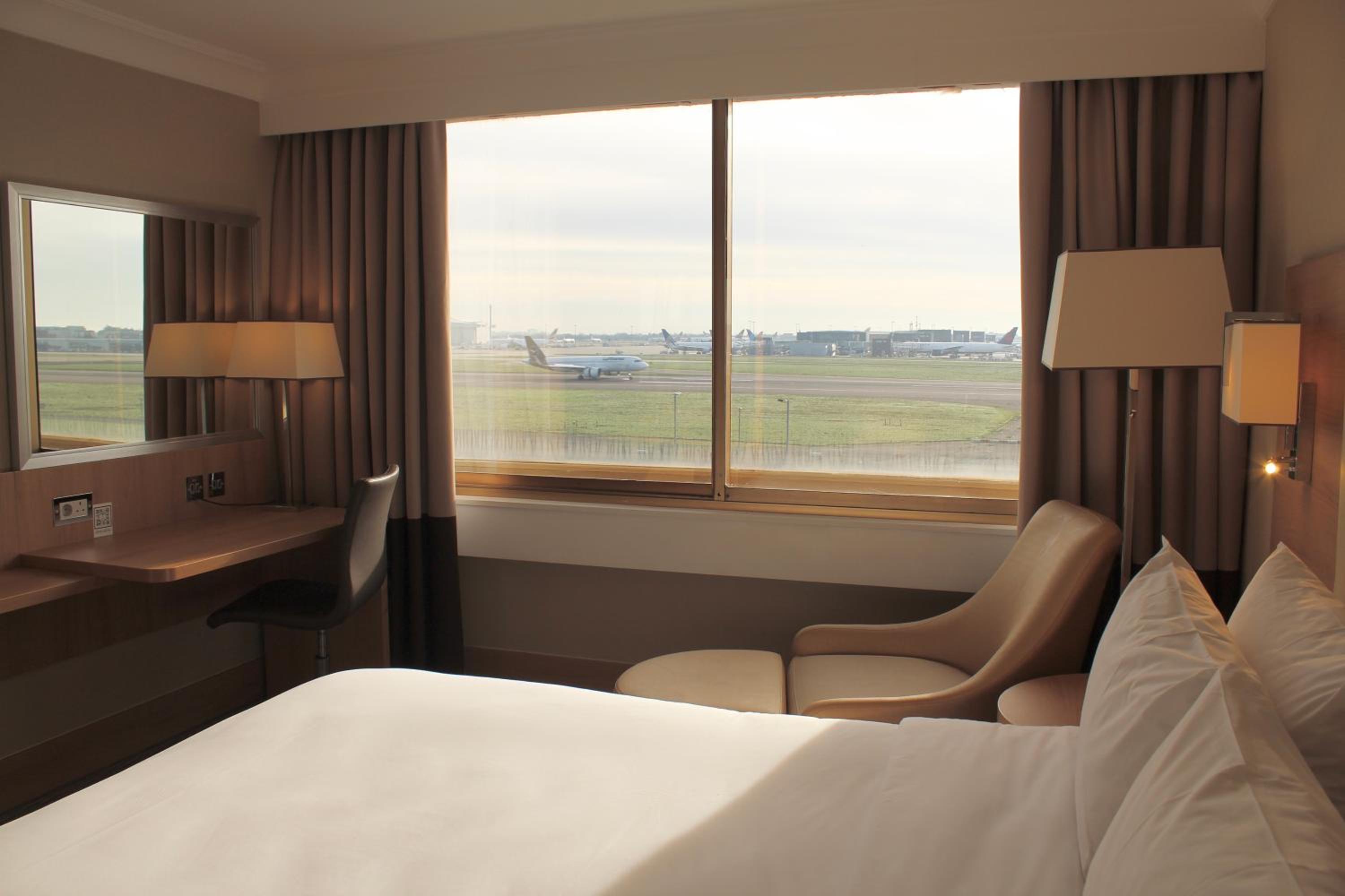 Executive Room with Runway View photo 1