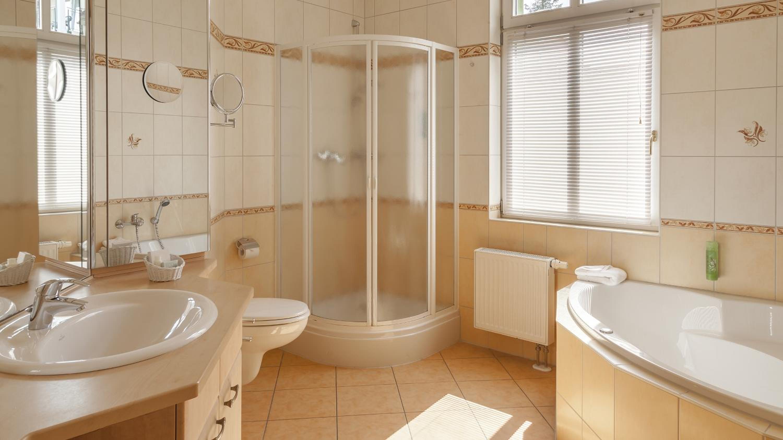 Standard Suite - Photo 4