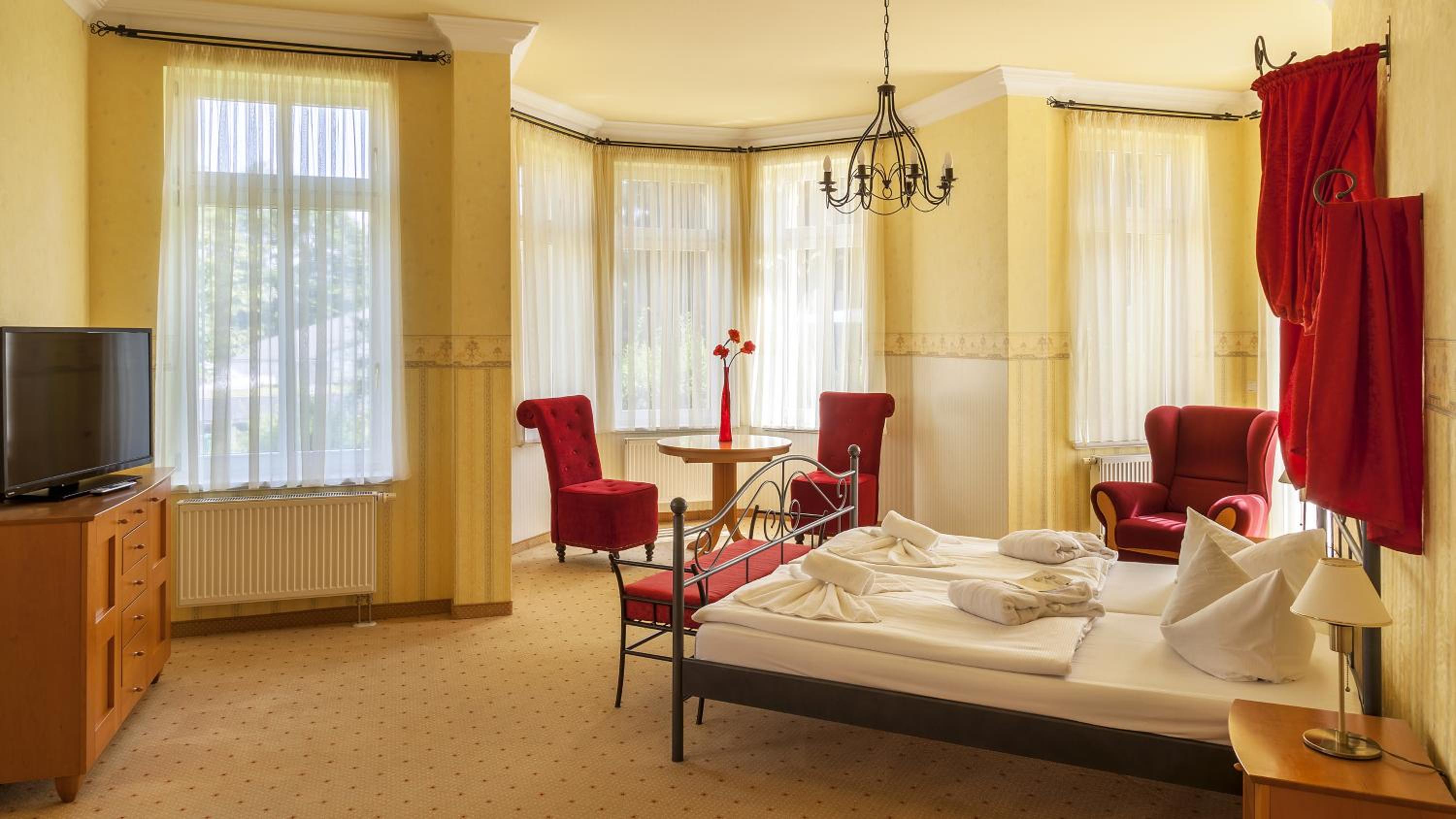 Standard Suite - Photo 2