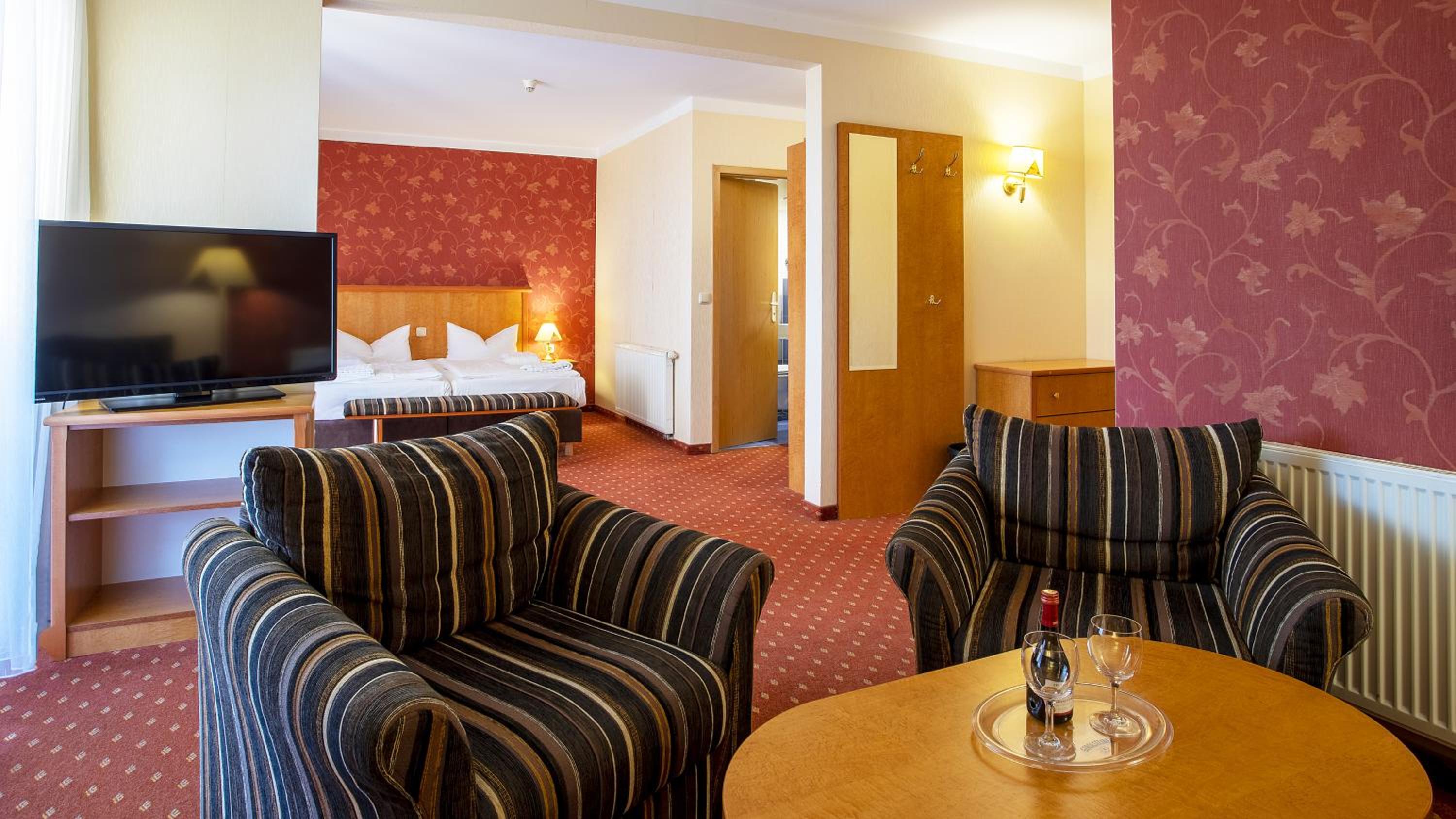 Suite - Photo 1