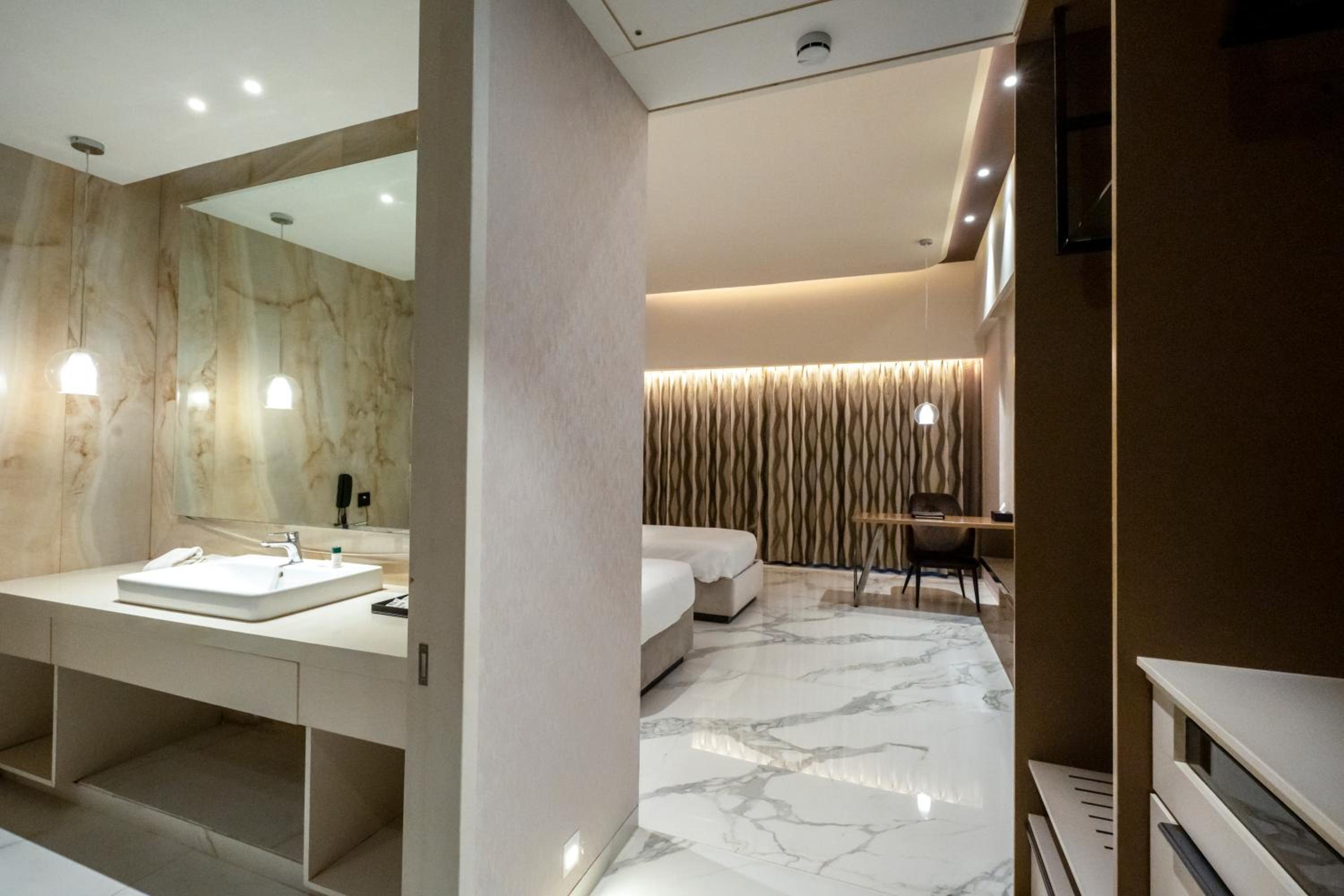 Deluxe Double or Twin Room - Photo 4