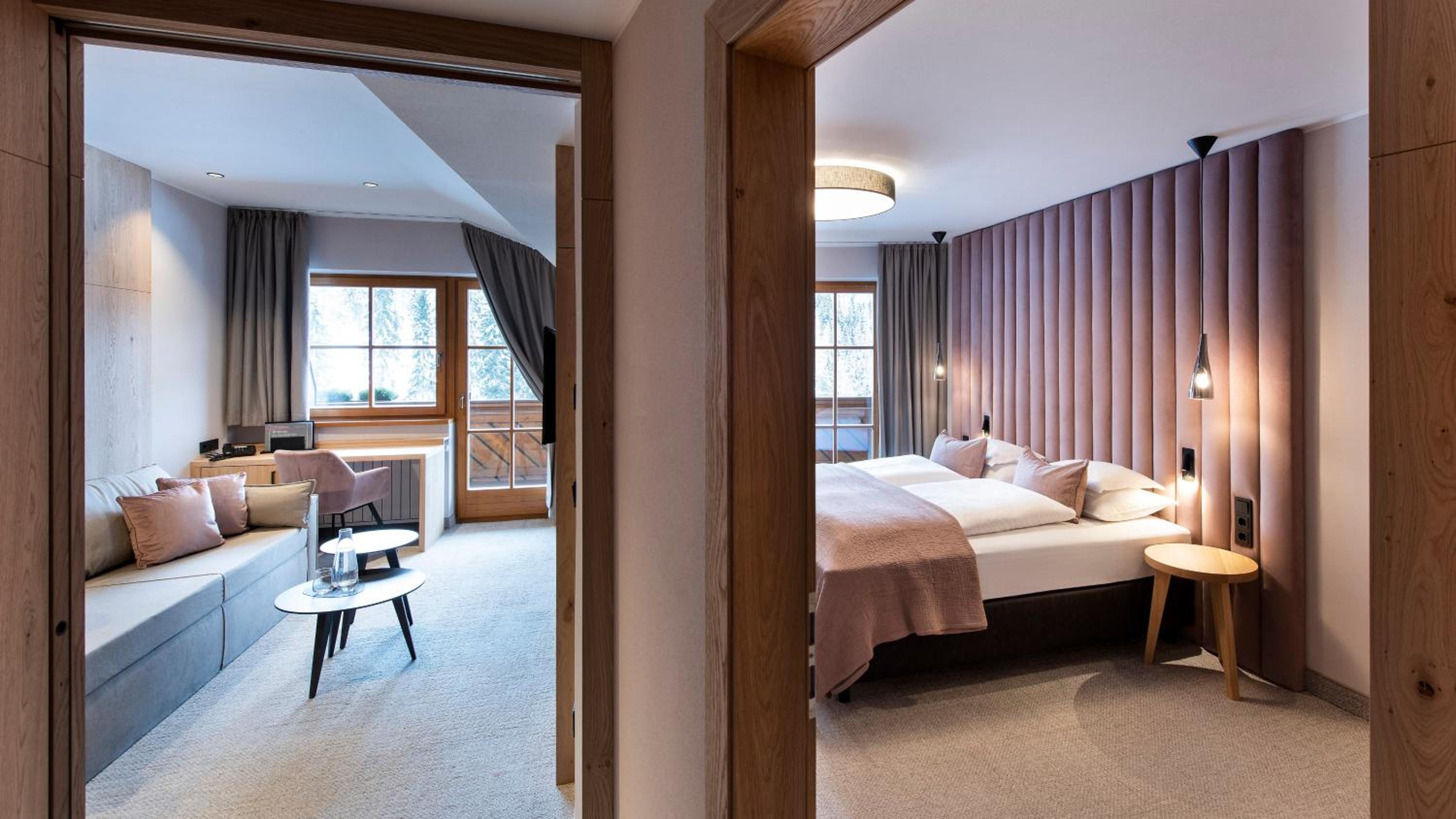 Suite with Balcony and Mountain View photo 1
