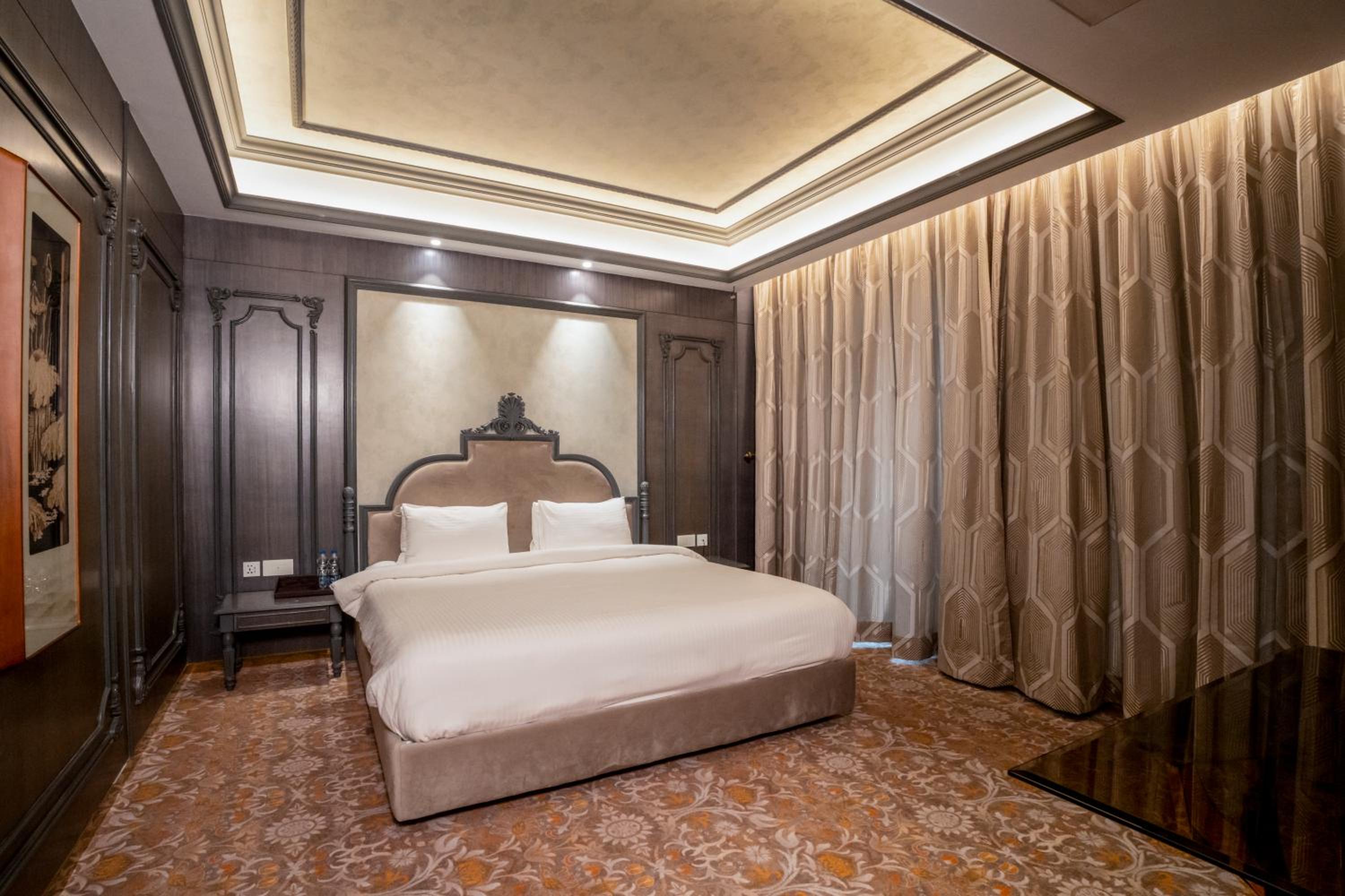 Suite - Photo 15