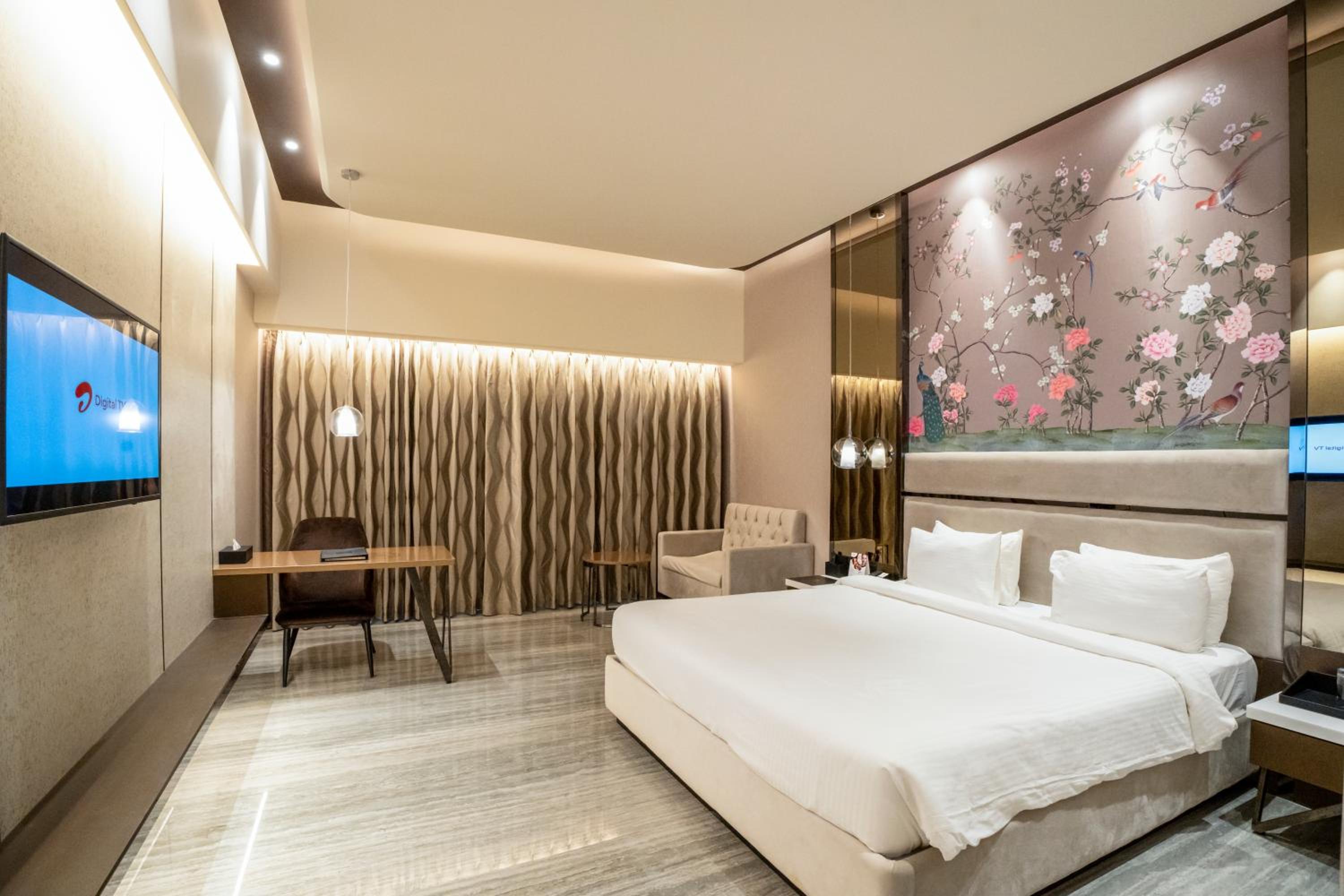 Deluxe Room - Photo 6