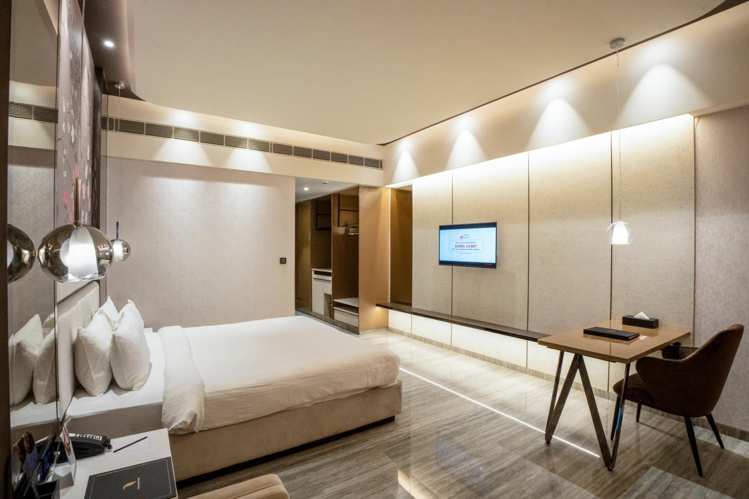 Deluxe Room - Photo 7