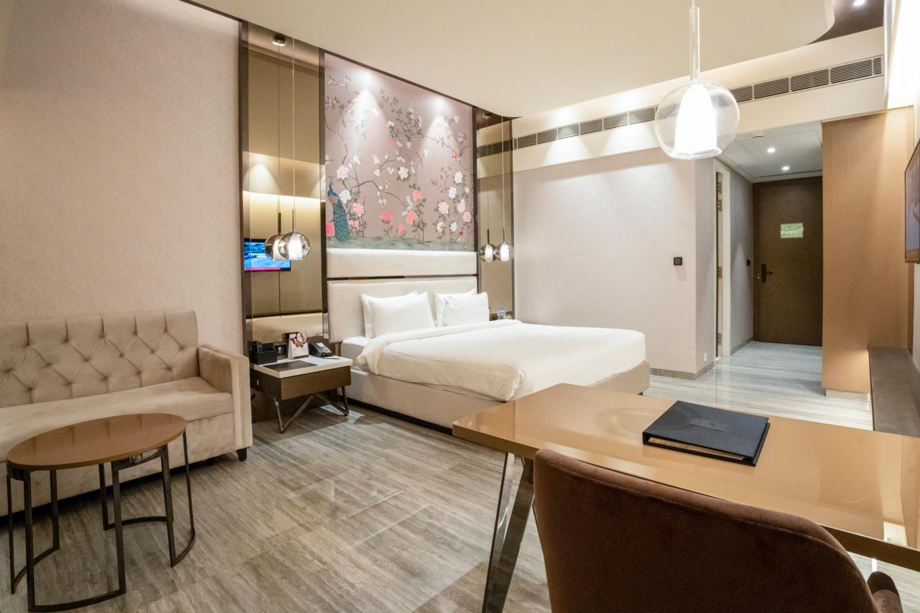 Deluxe Room - Photo 8