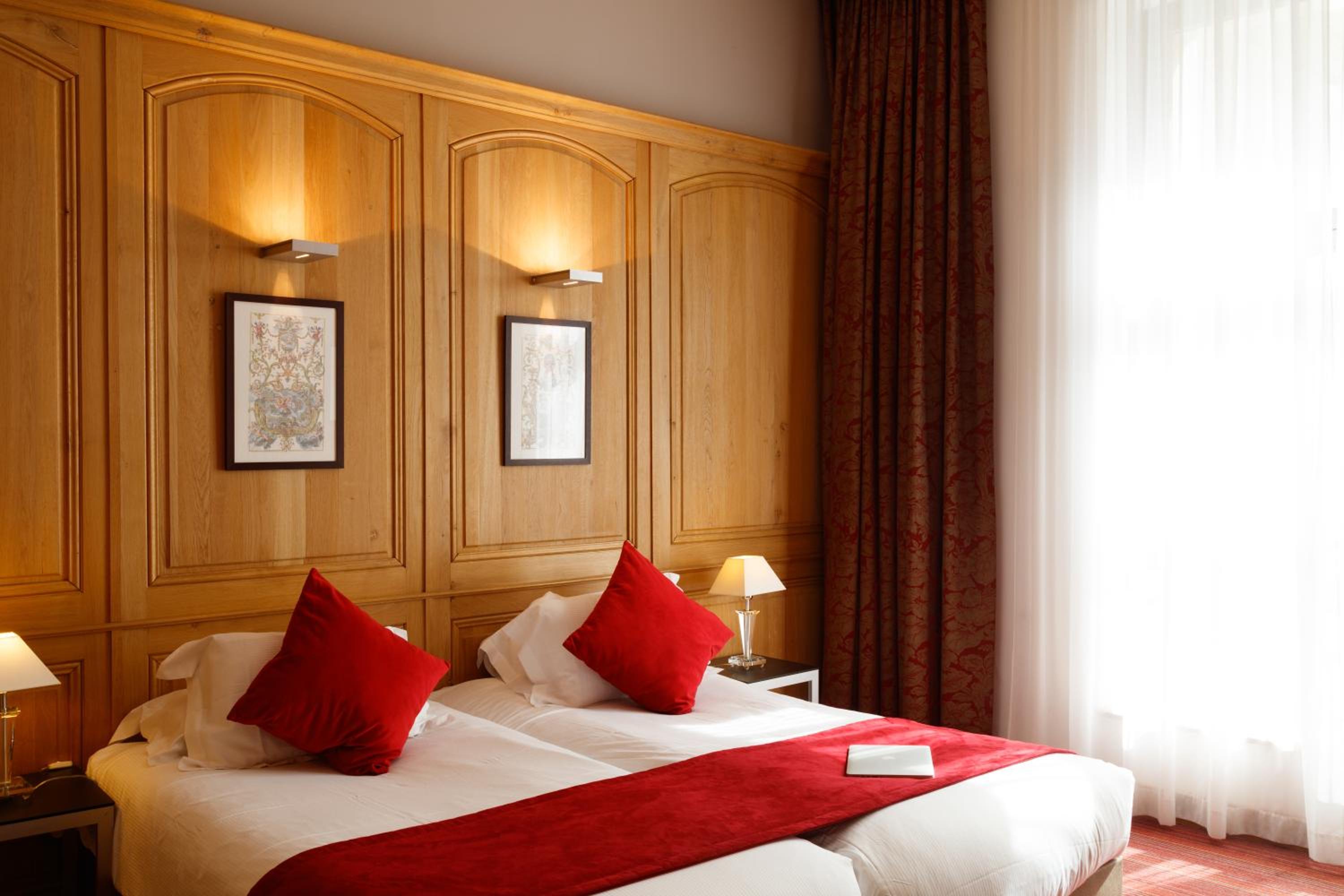 PRIVILEGE, Guest room, 2 Twin/Single Bed(s), City view   - Photo 1