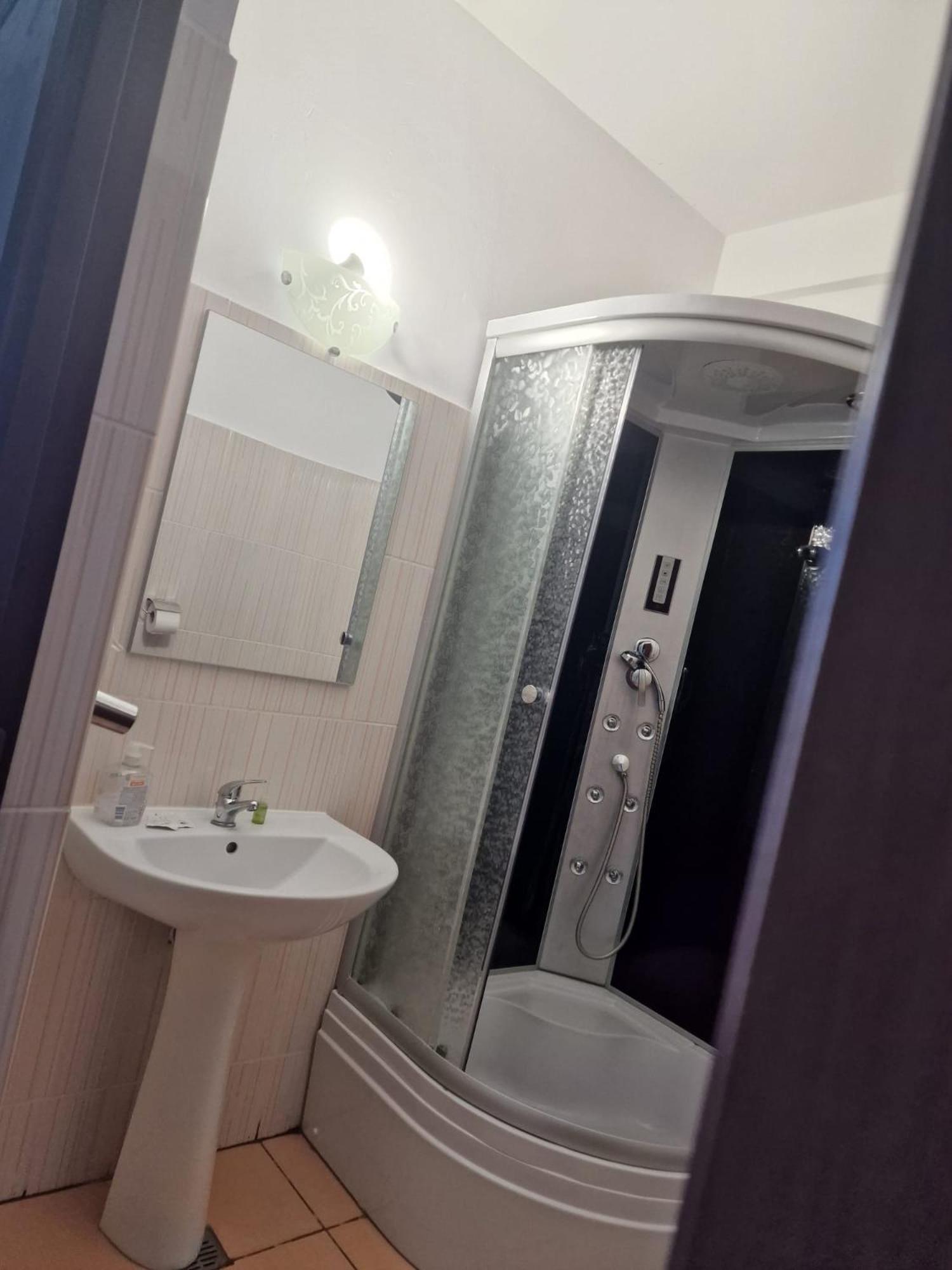 Double or Twin Room - Photo 45