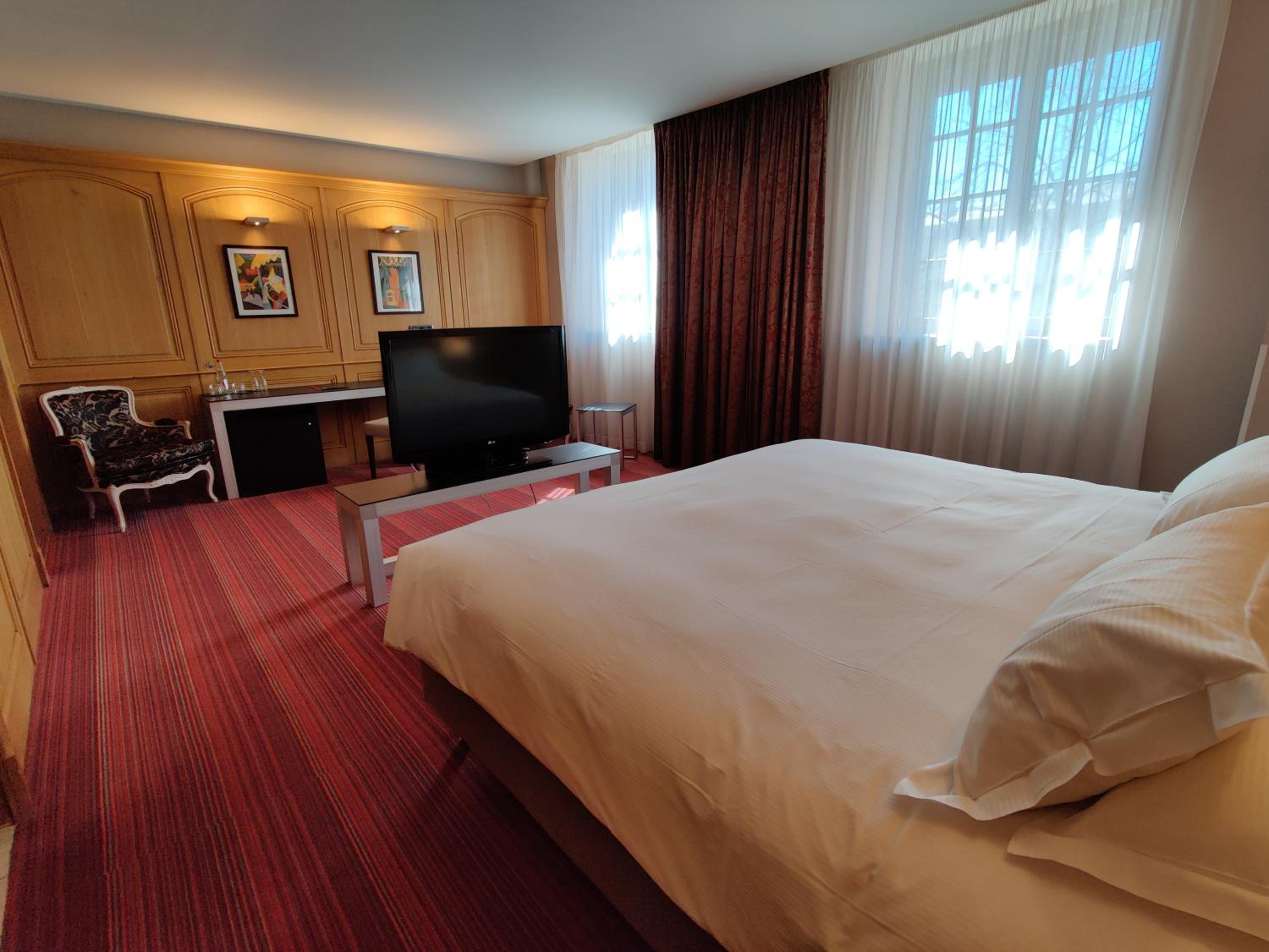 Larger Guest room, 1 Double, Limited view  - Photo 1