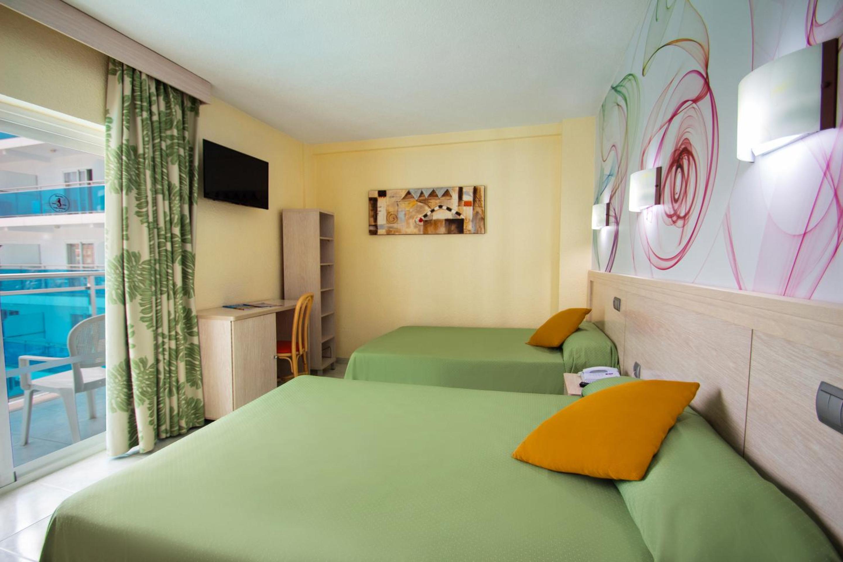 Habitación Doble (2 adultos + 2 niños)