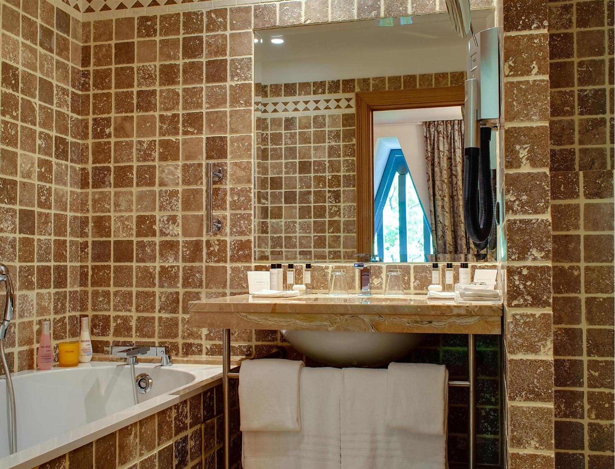 PRIVILEGE, Guest room, 2 Twin/Single Bed(s), City view   - Photo 2