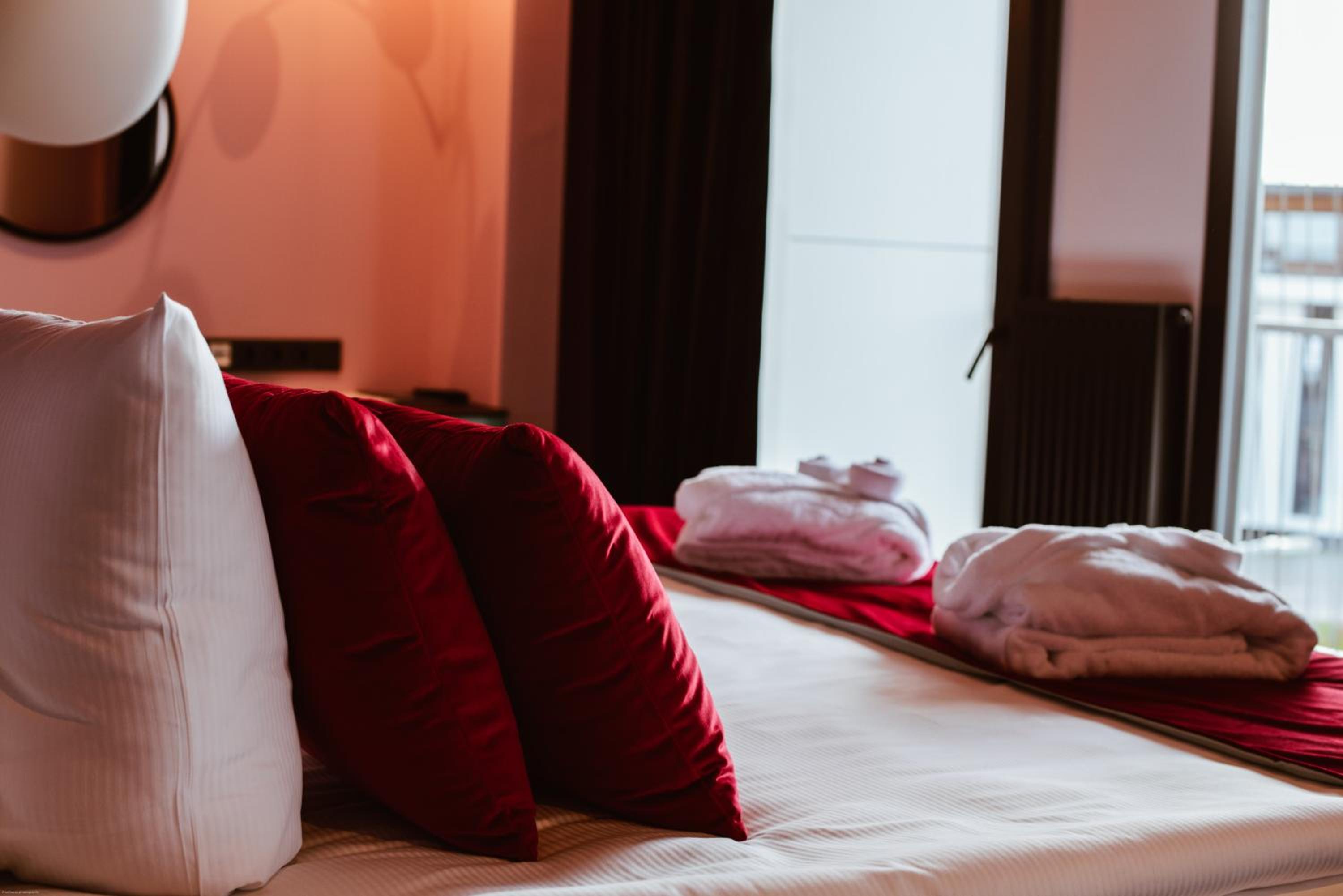 Junior Suite with Balcony - Photo 5