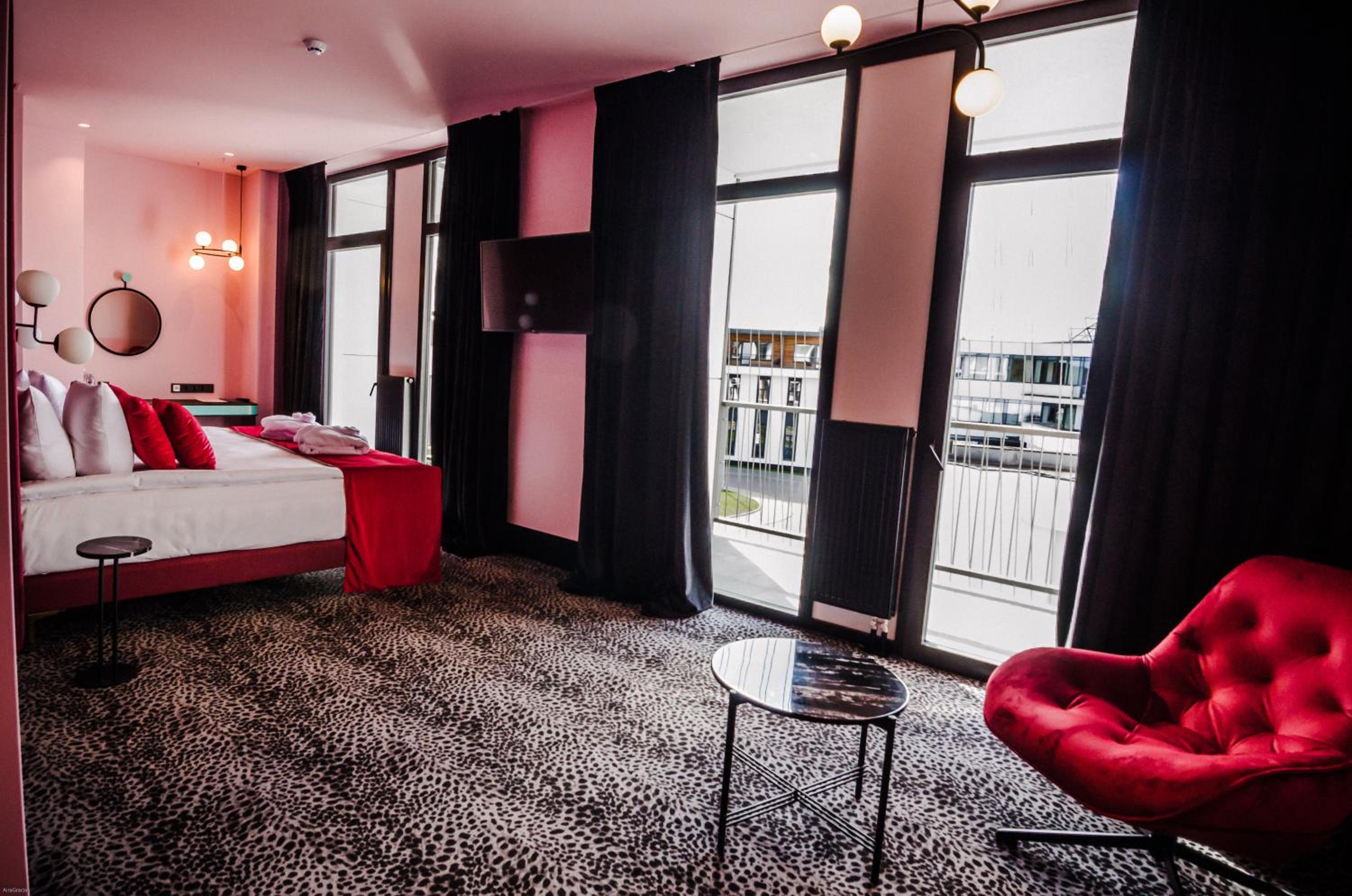 Junior Suite with Balcony - Photo 1