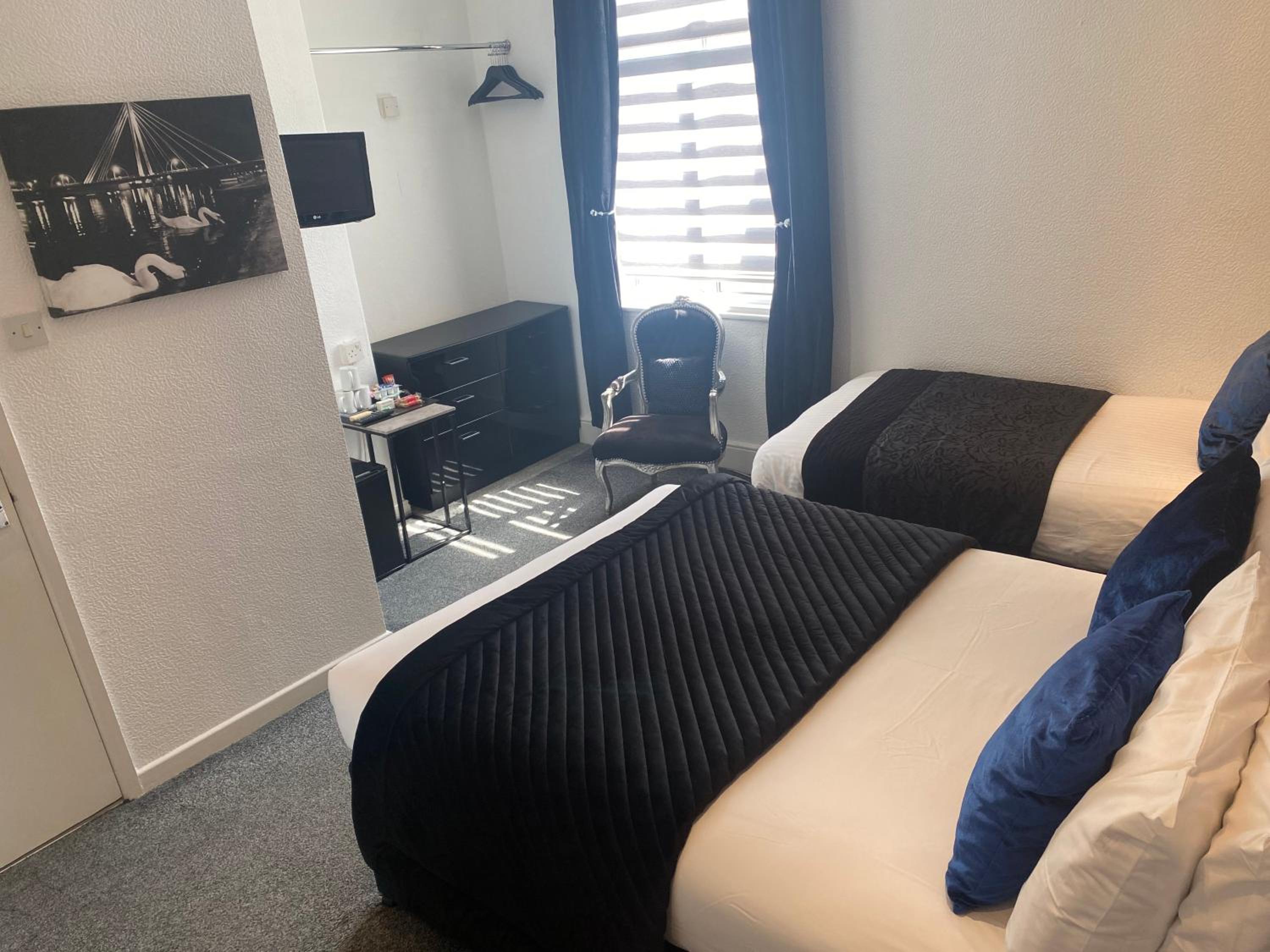 Triple Room with Private Bathroom photo 2