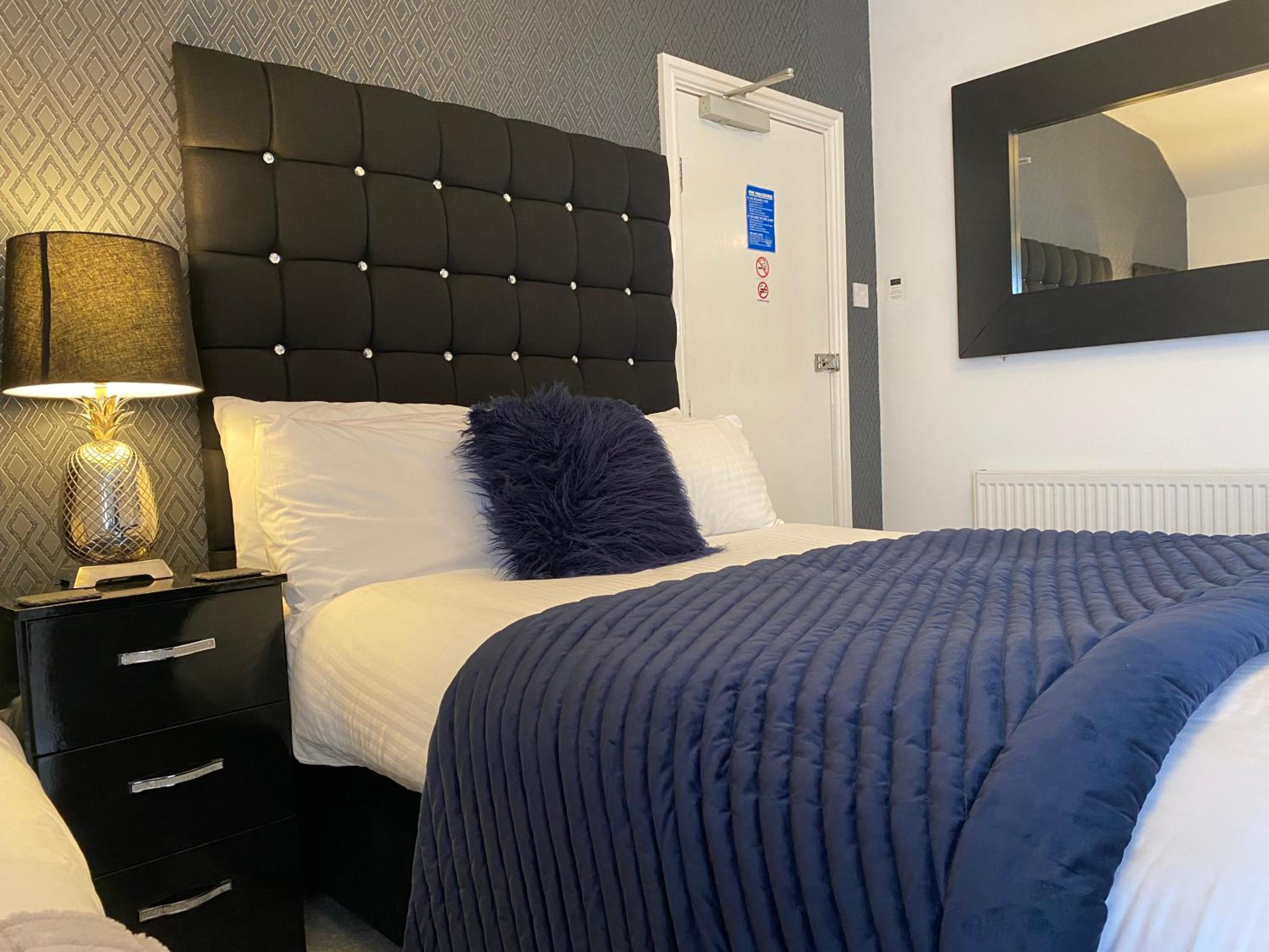 Ground Floor Double with Private Bathroom photo 1