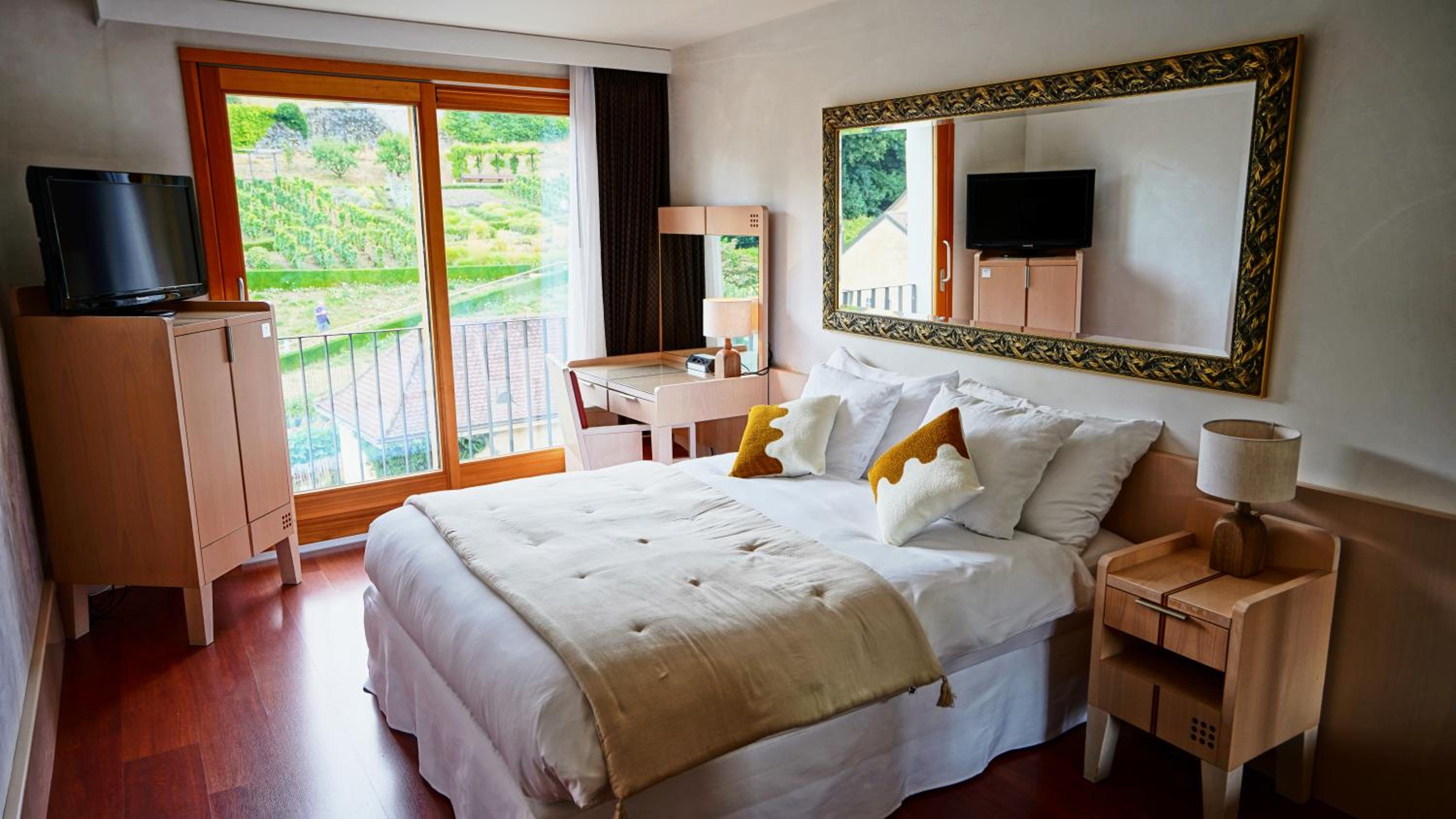 Double Room with Castle View - Photo 4