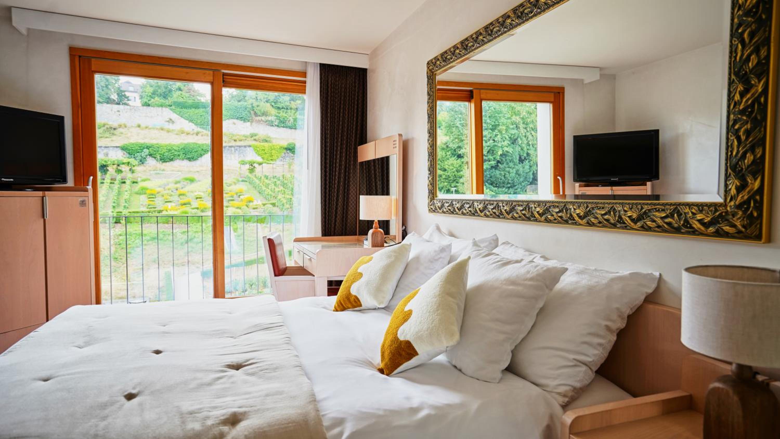 Double Room with Castle View - Photo 6
