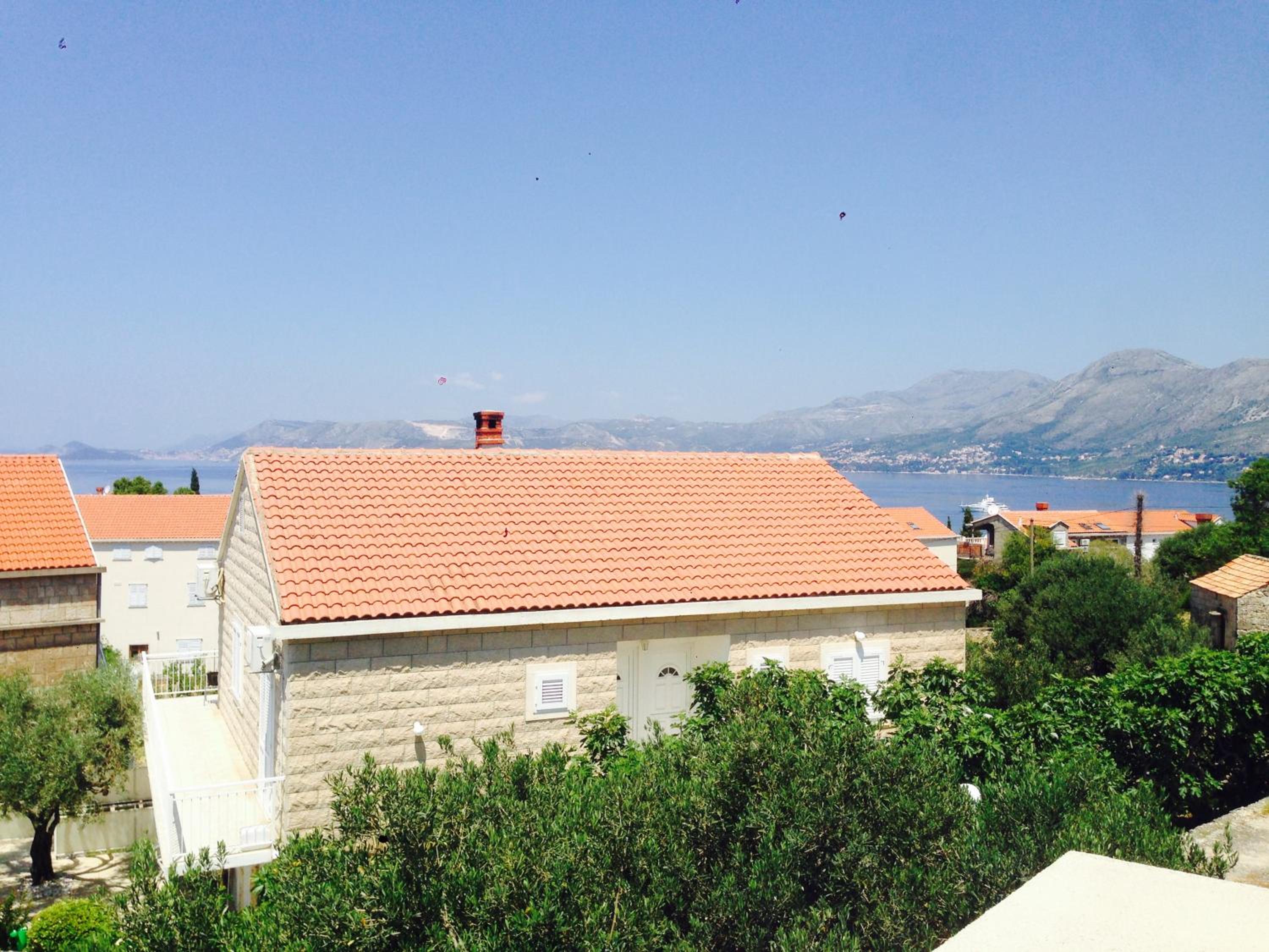 Comfort One-Bedroom Apartment with Balcony and Sea View photo 3