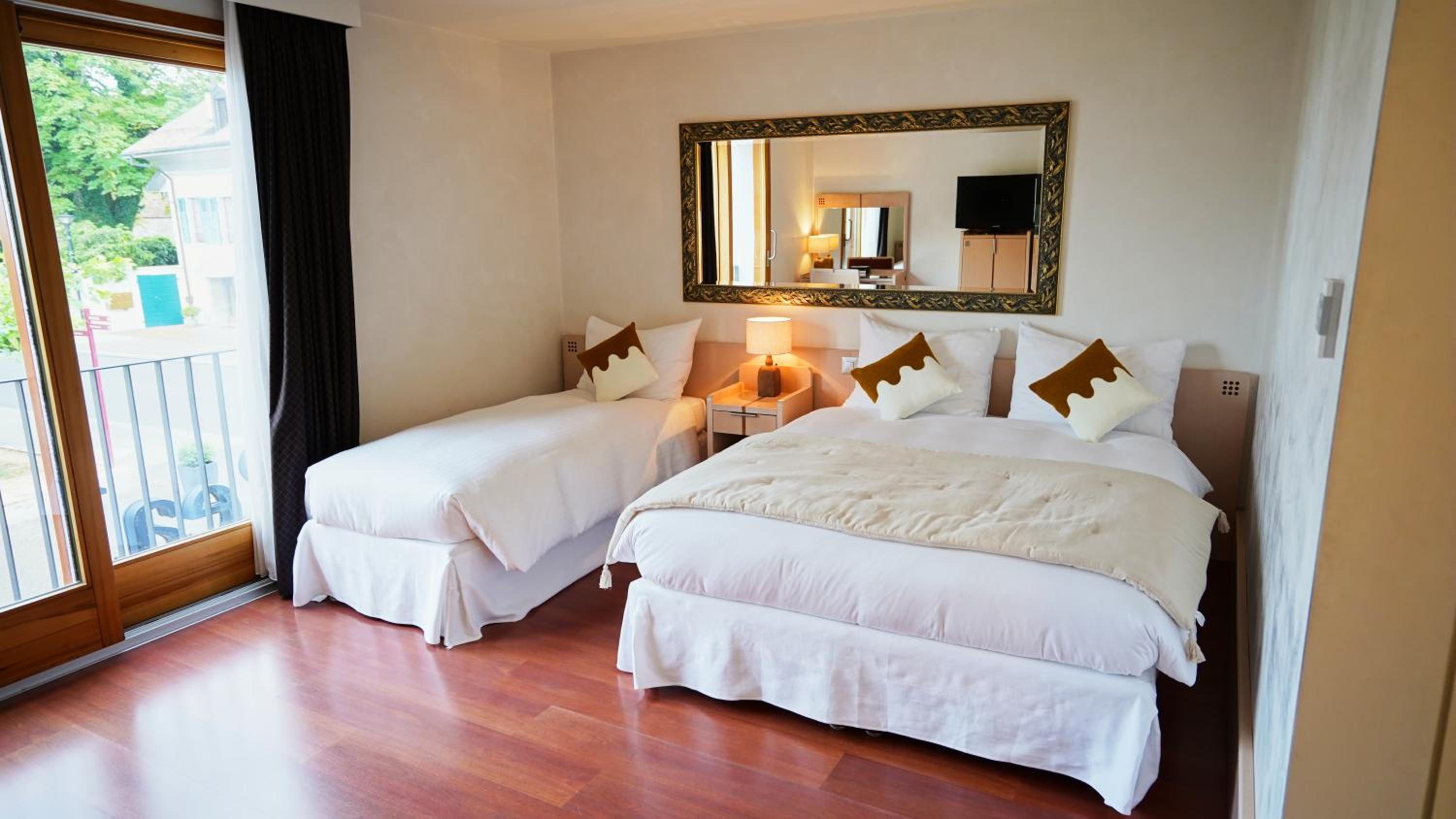 Family Room - Photo 3