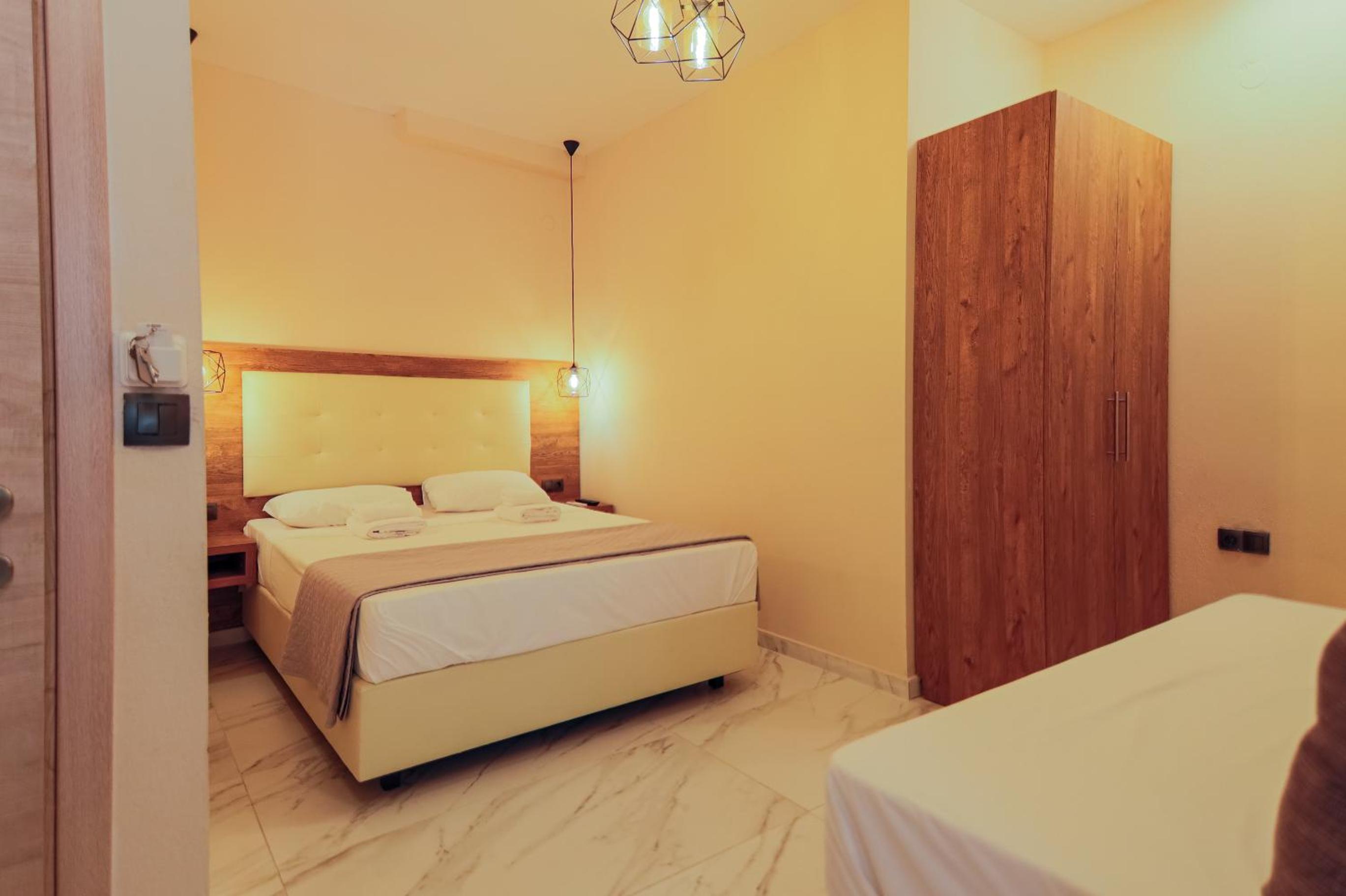 Deluxe Double or Twin Room - Photo 7