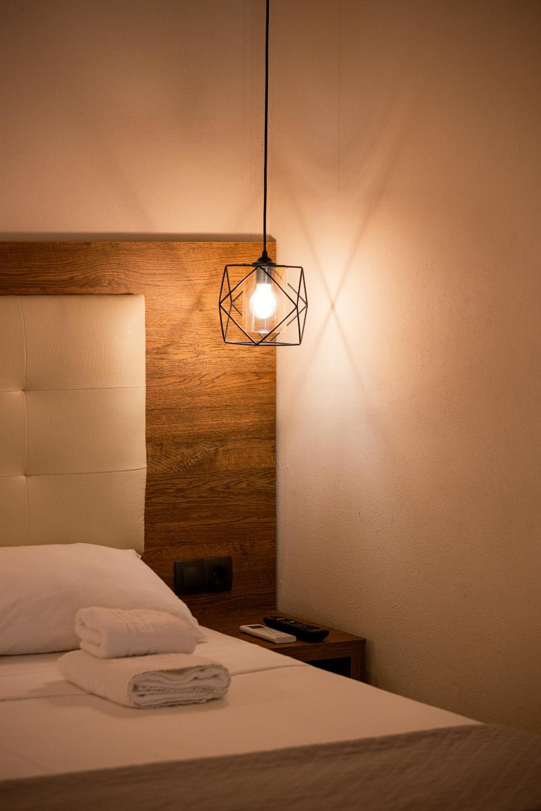 Deluxe Double or Twin Room - Photo 8