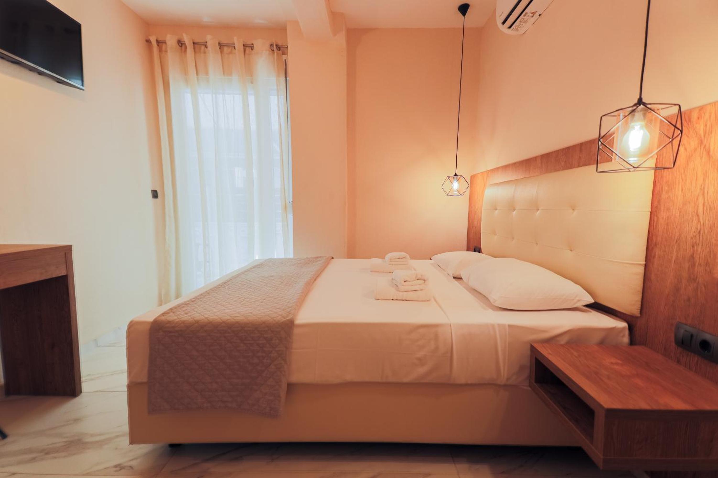Deluxe Double or Twin Room - Photo 5