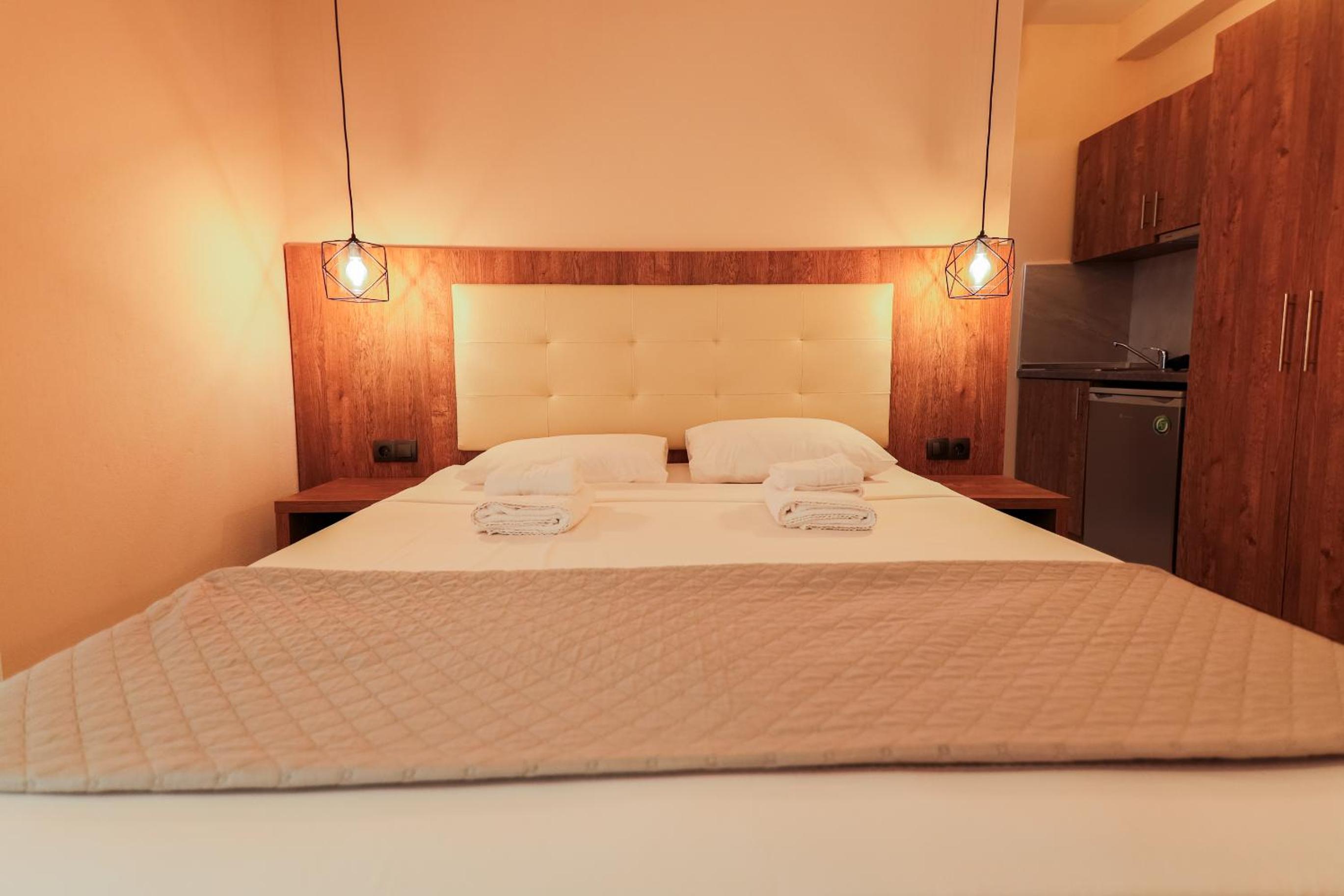 Deluxe Double or Twin Room - Photo 9
