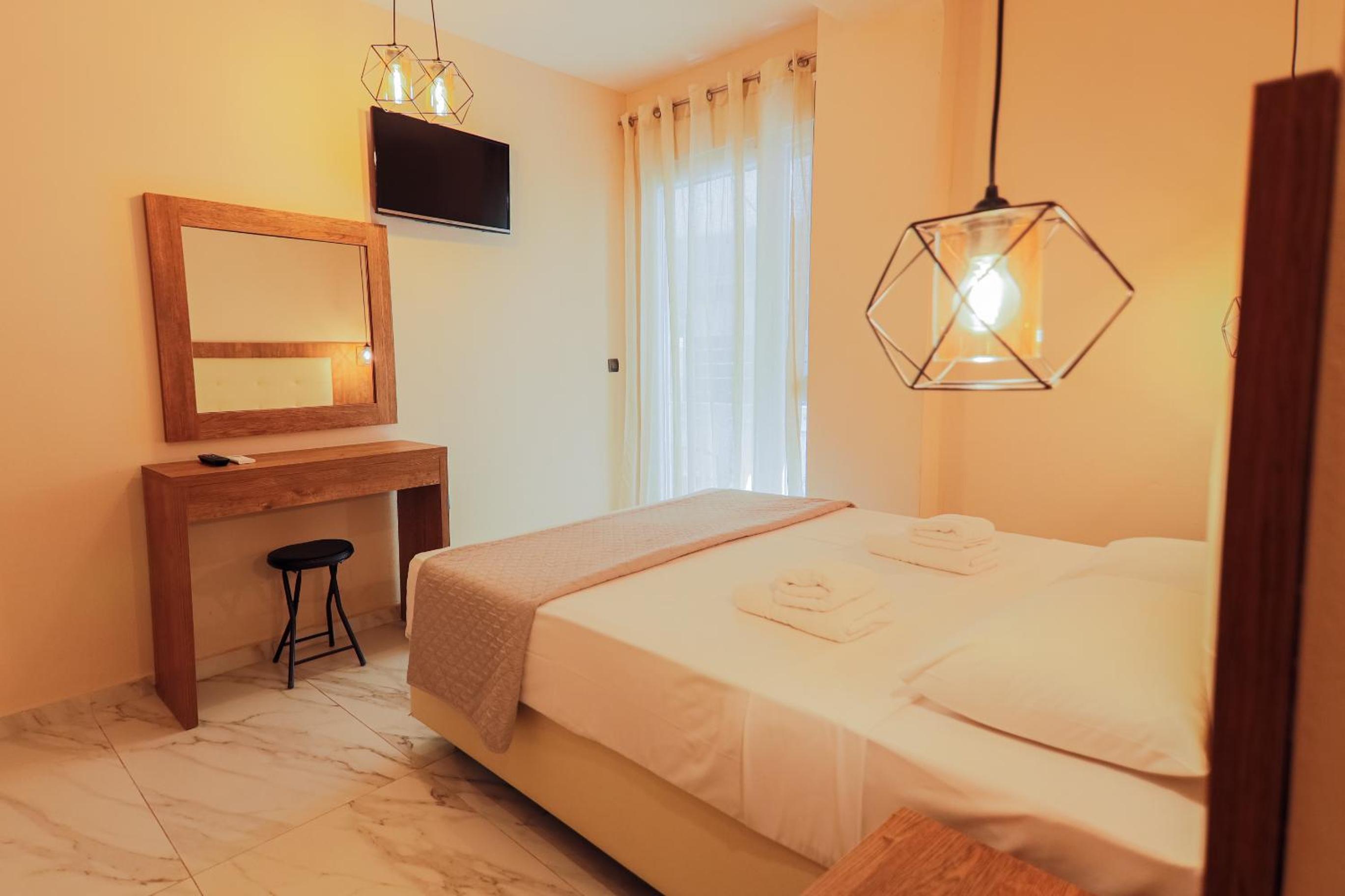 Deluxe Double or Twin Room - Photo 18