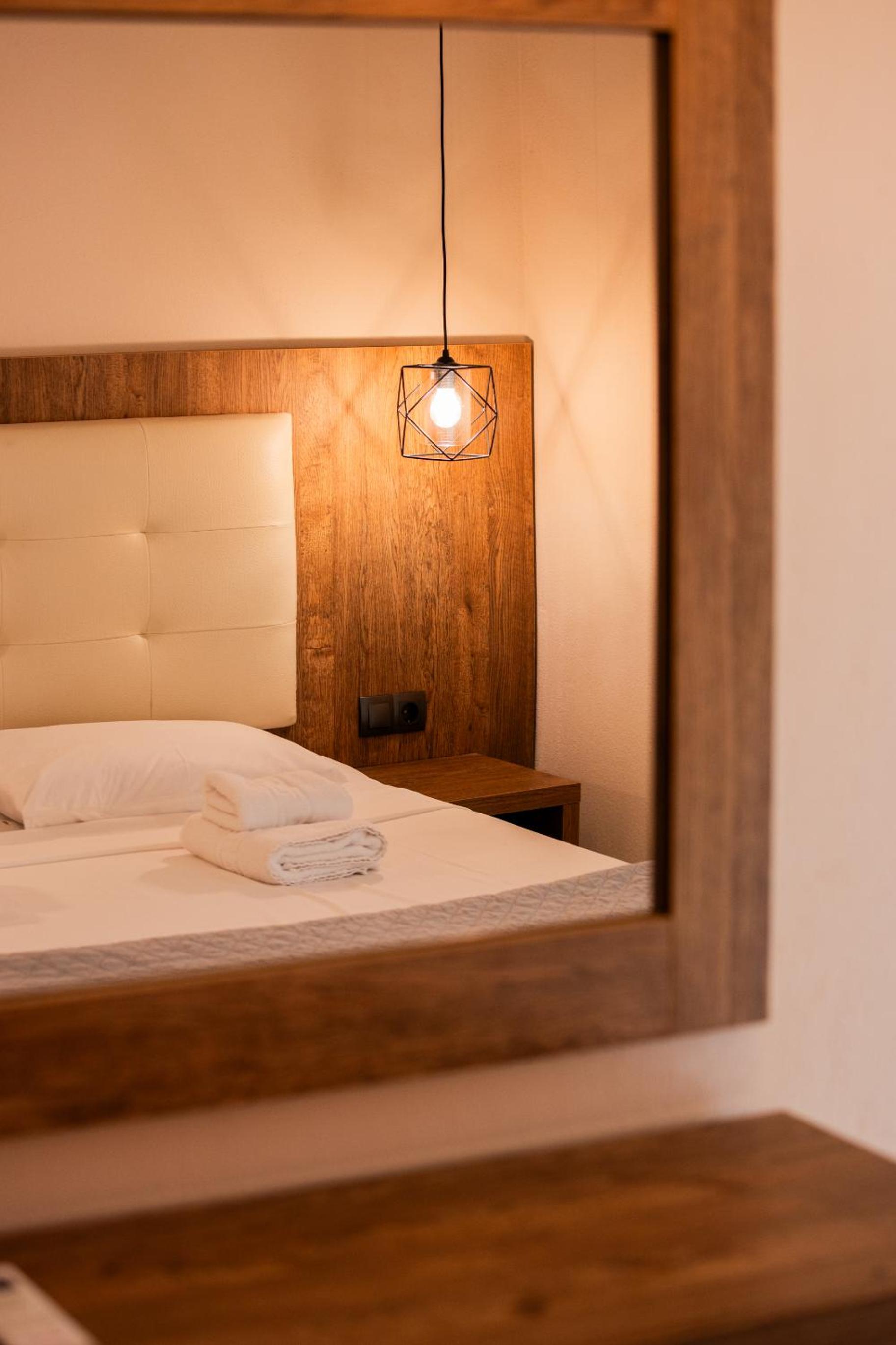 Deluxe Double or Twin Room - Photo 4