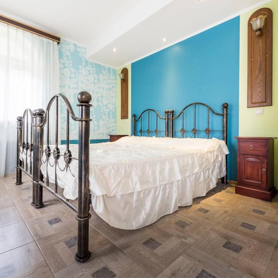 Villa photo 1