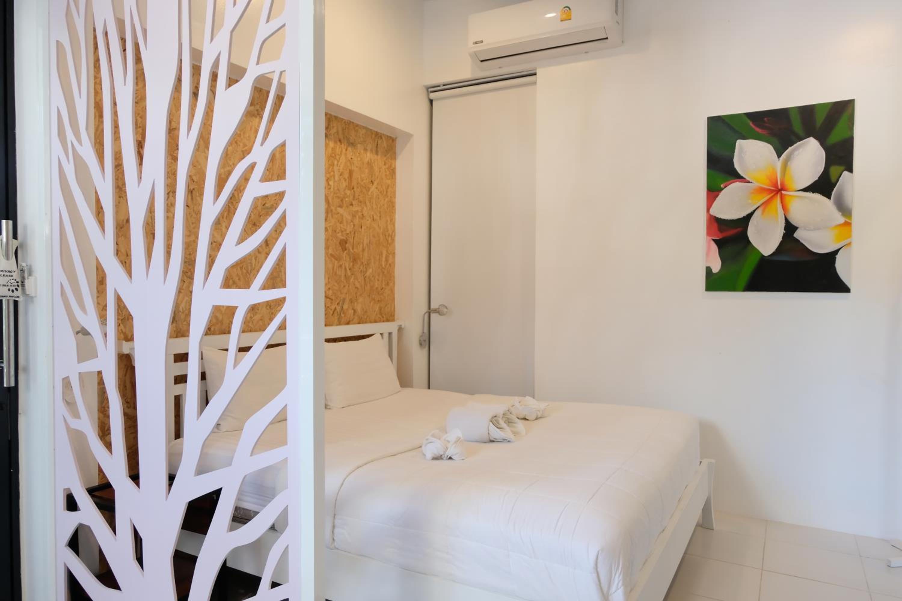 Deluxe Double Room with Balcony - Photo 23