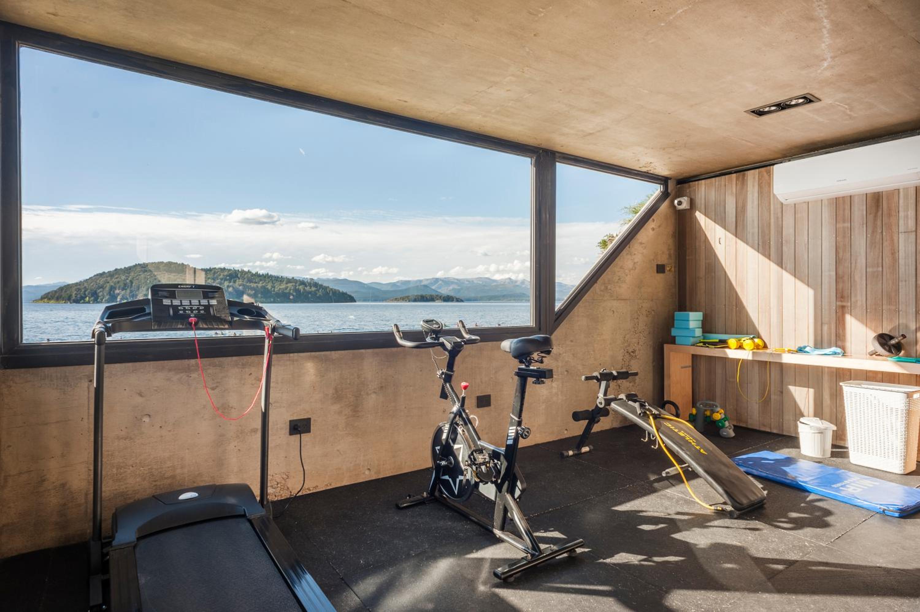 Apartment with Lake View photo 2