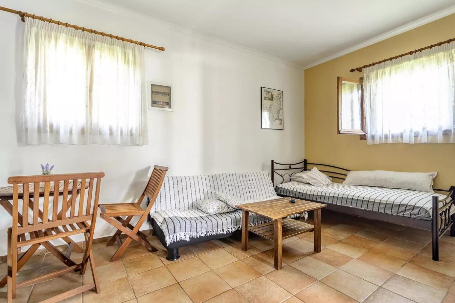 One-Bedroom House photo 2