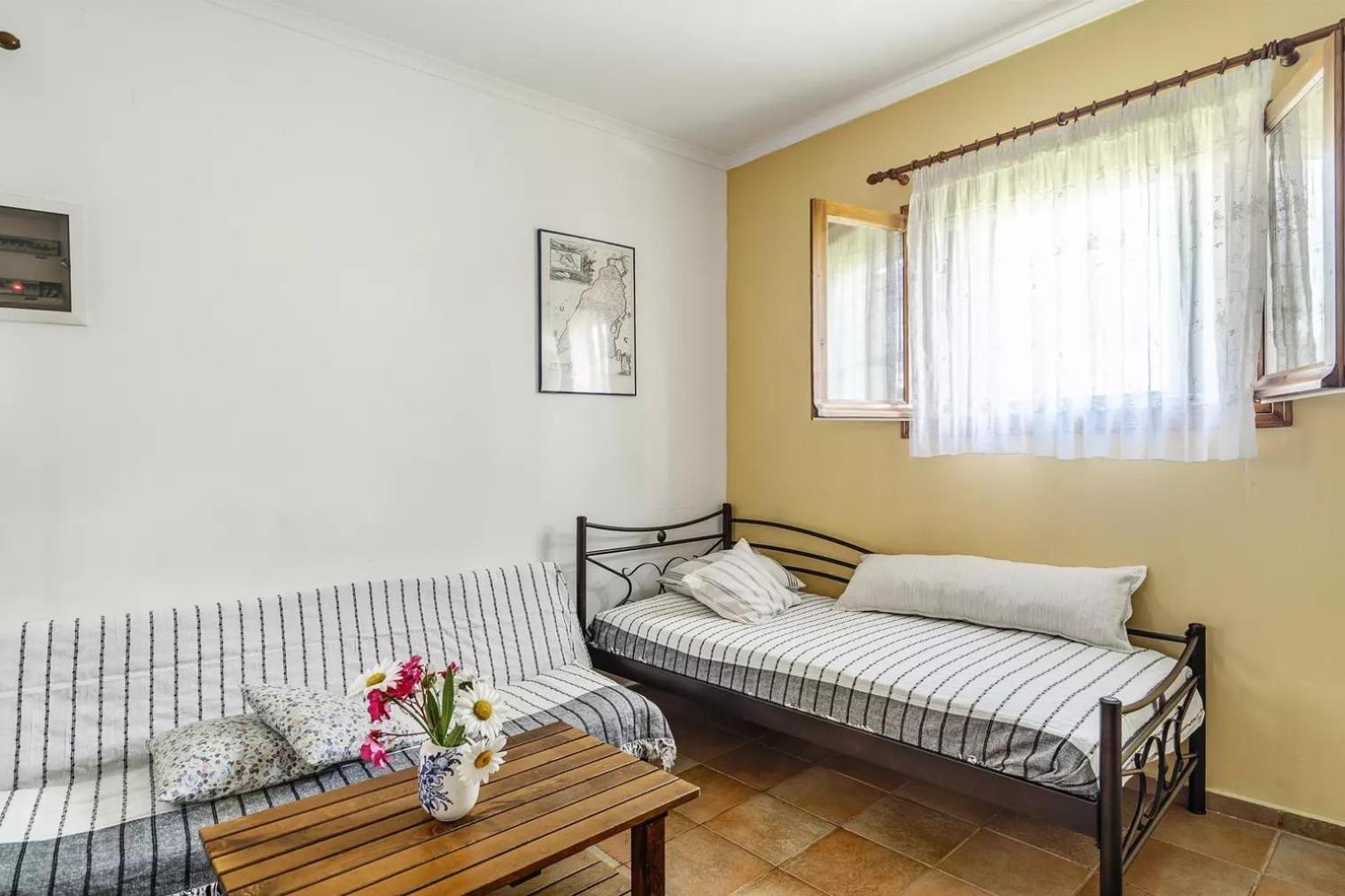 One-Bedroom House photo 3