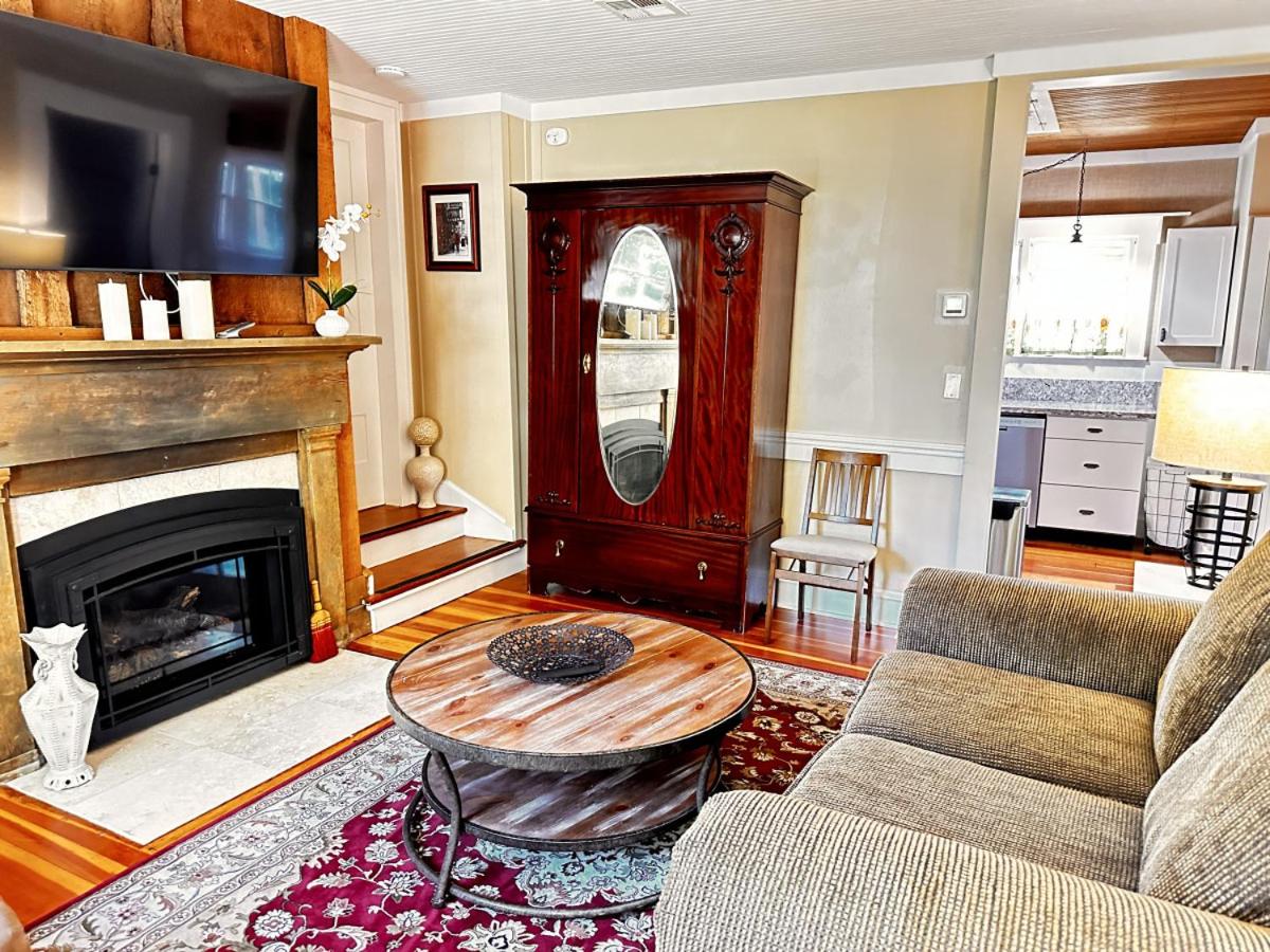 One-Bedroom House photo 1