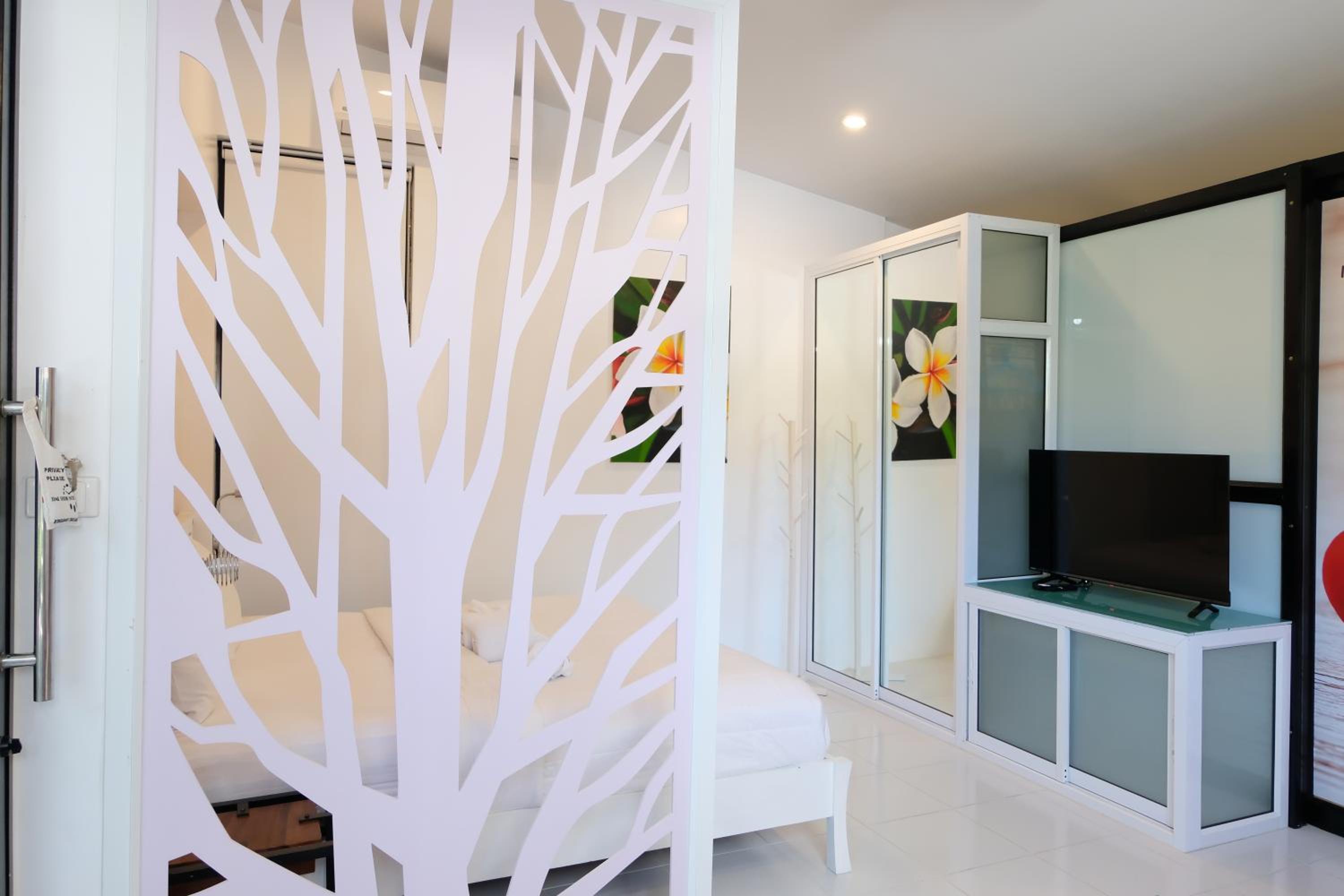 Deluxe Double Room with Balcony - Photo 19