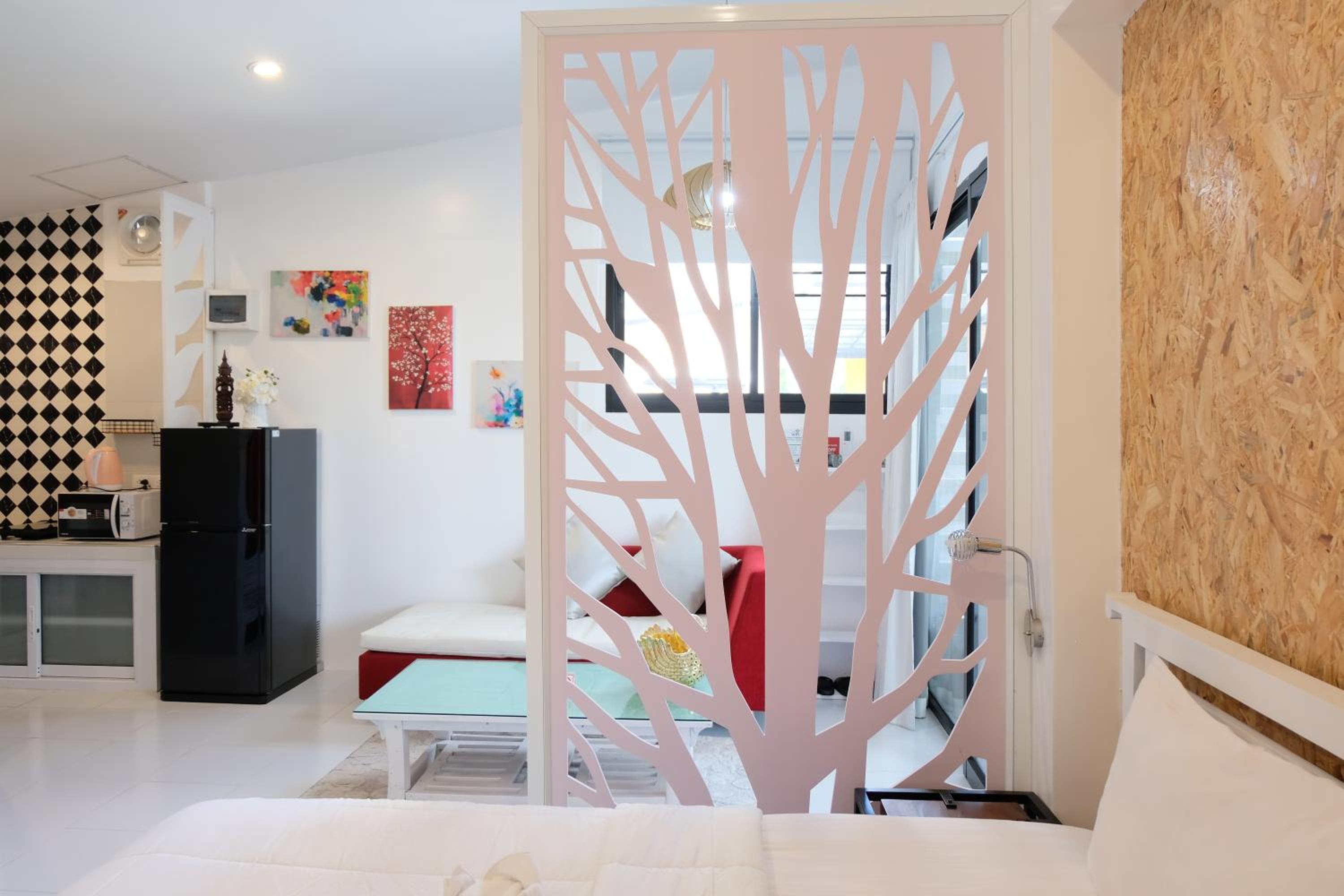 Deluxe Double Room with Balcony - Photo 21