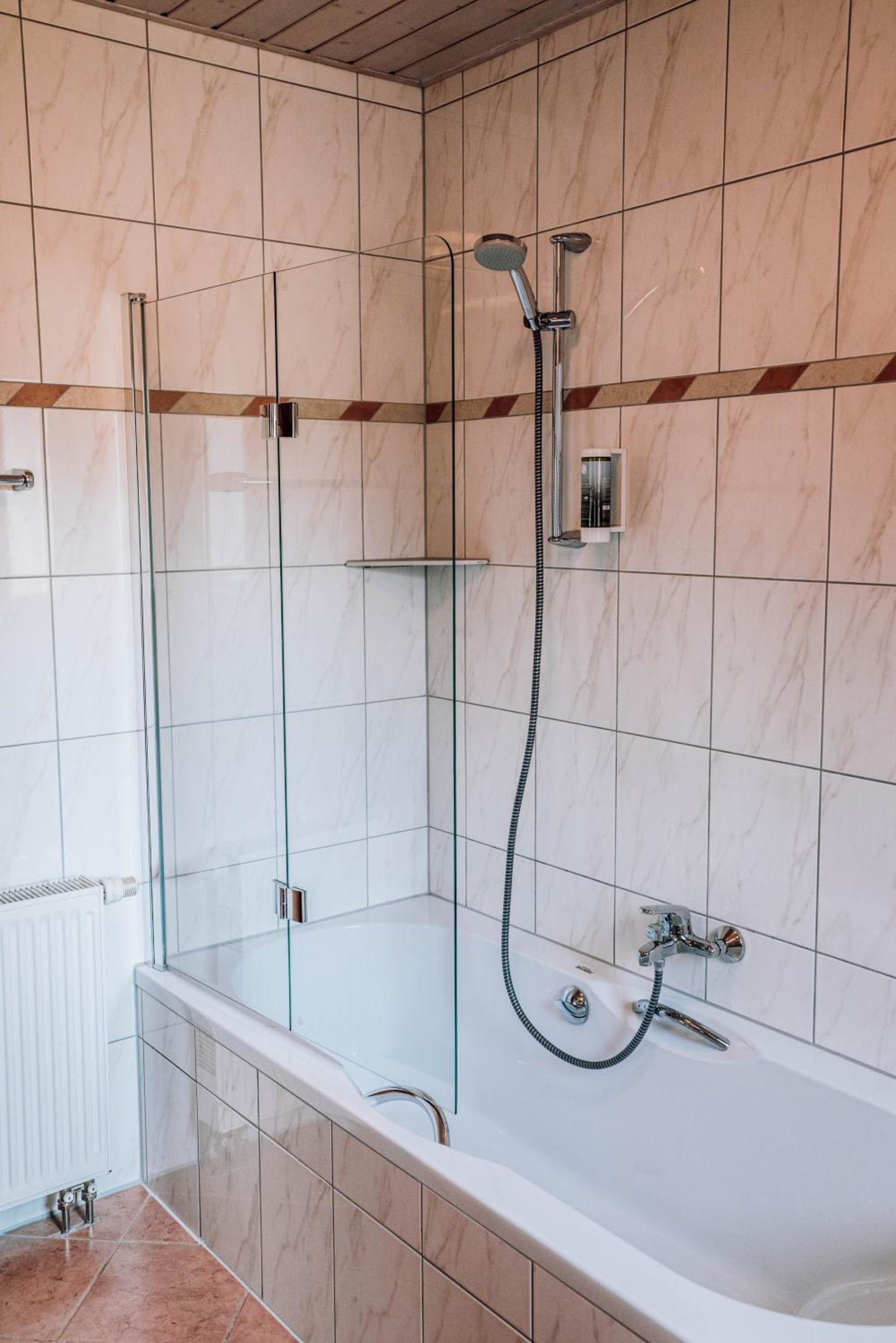 Double Room with Private Bathroom - Photo 7
