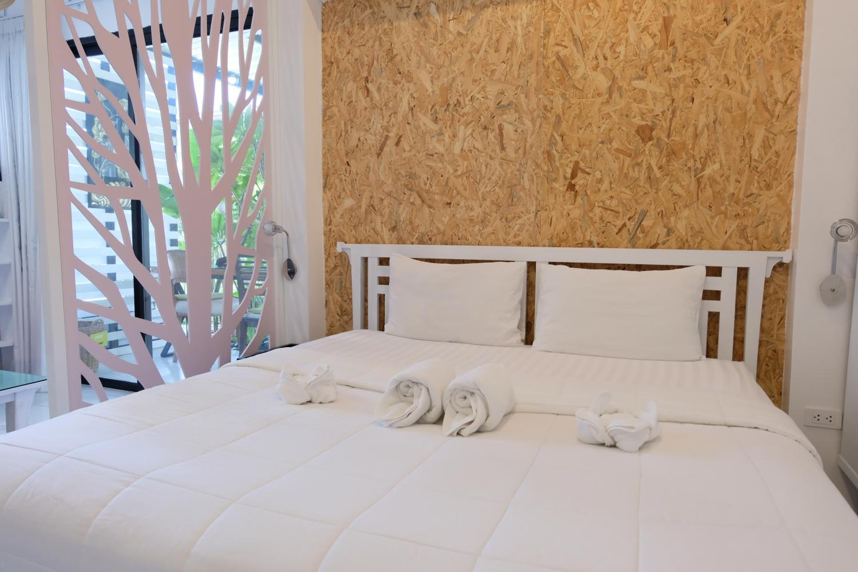 Deluxe Double Room with Balcony - Photo 1