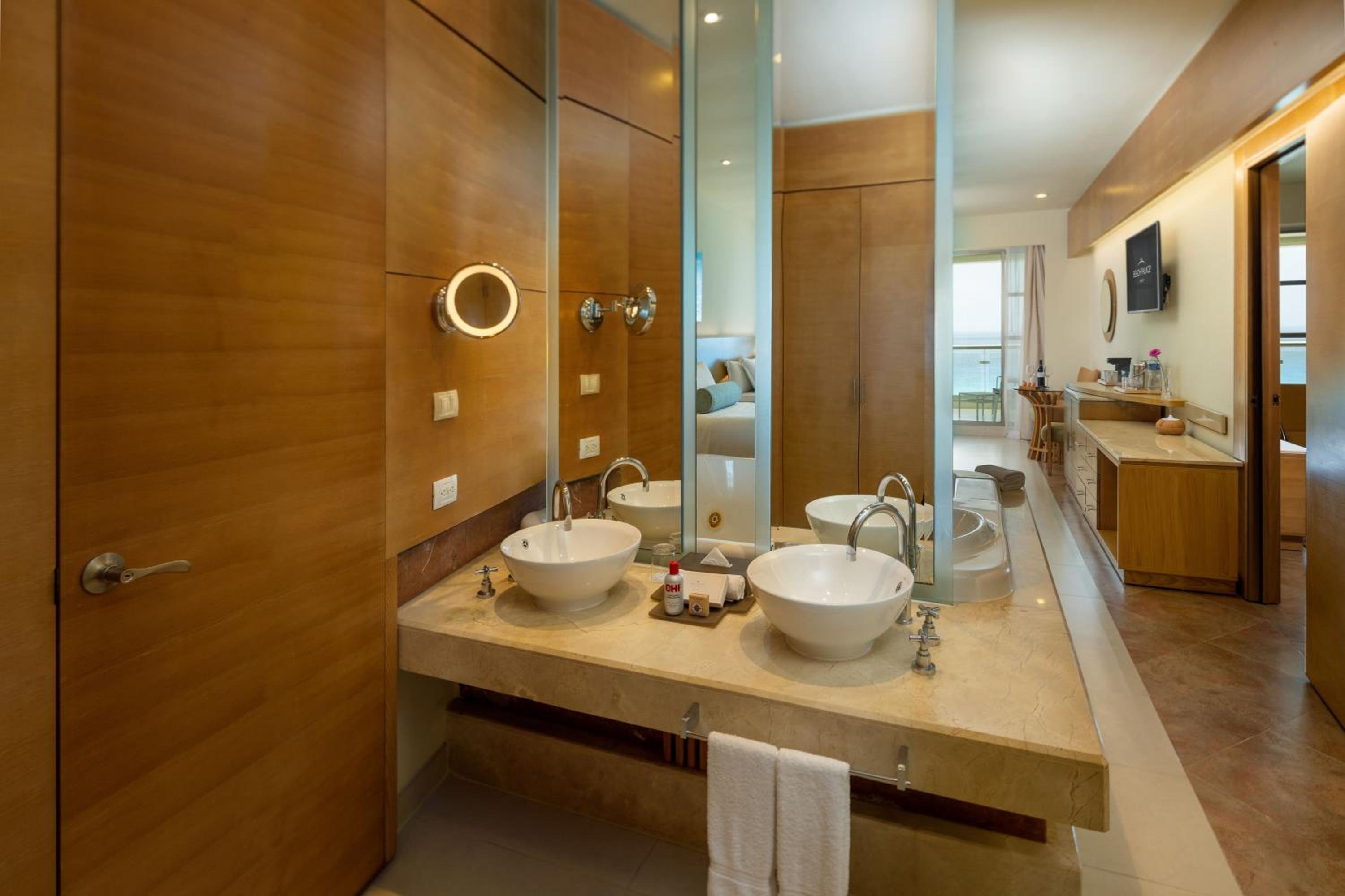 Superior Two Bedroom Presidential Suite Ocean View - Kids & Teens Free photo 2