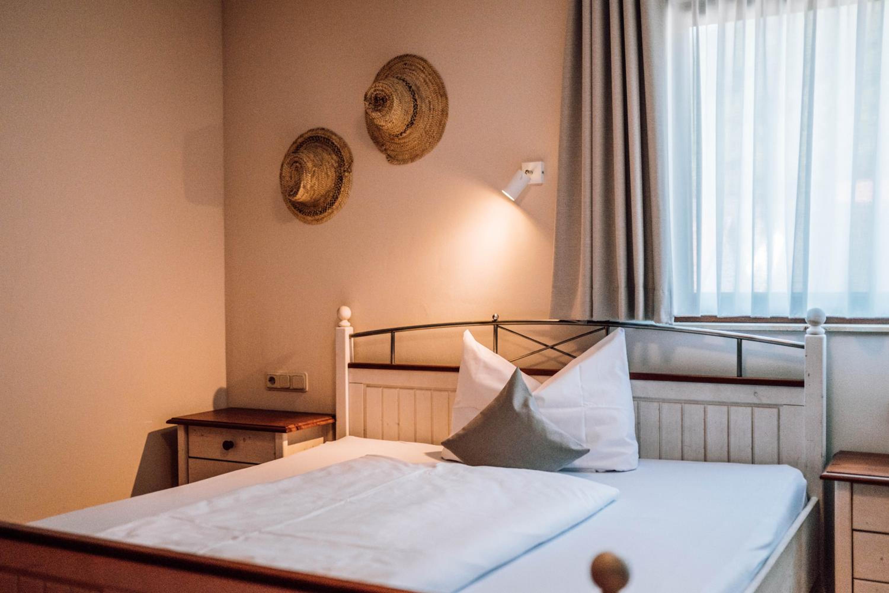 Double Room with Balcony - Photo 8