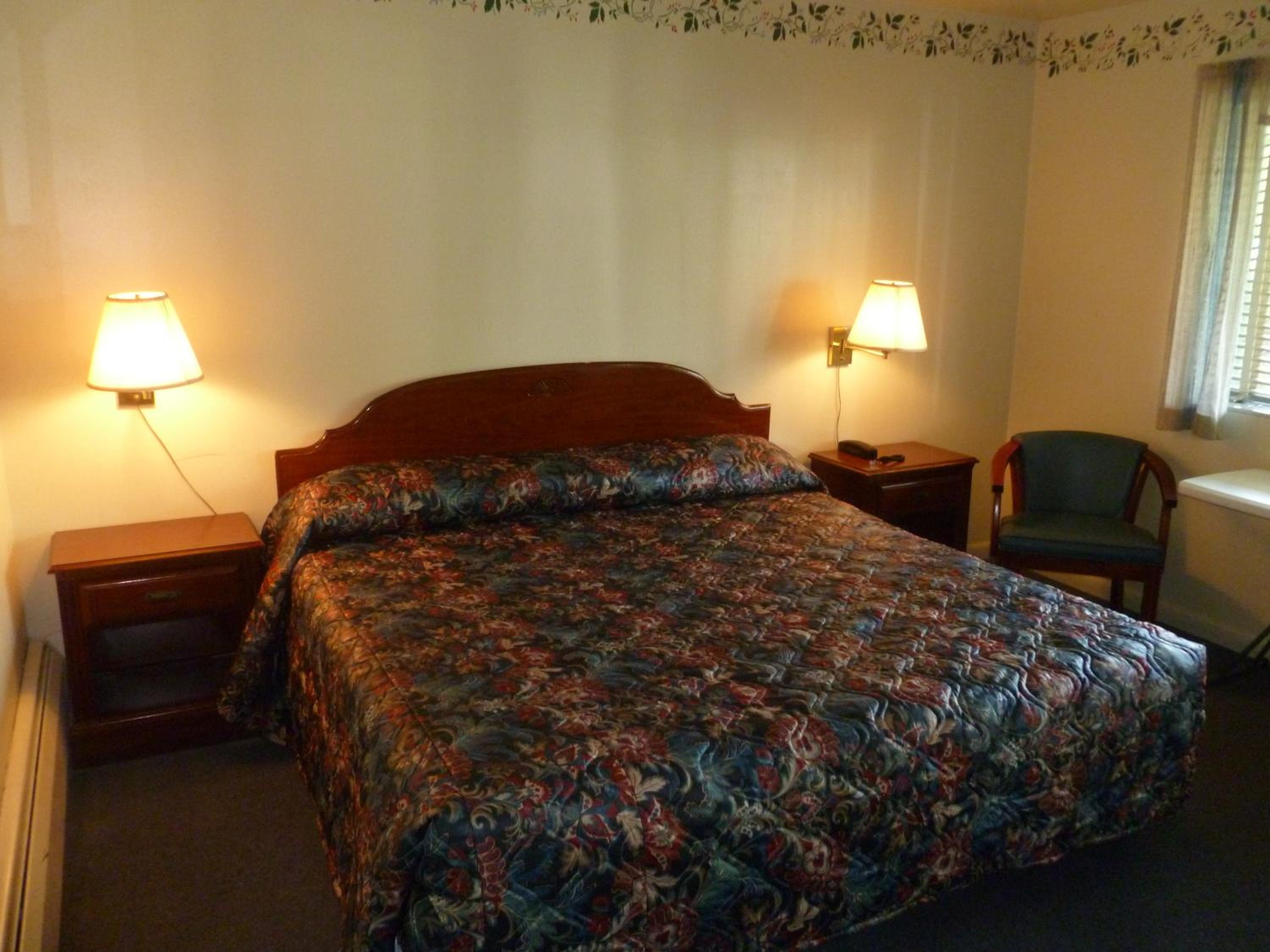 King Bed Non-Smoking photo 2