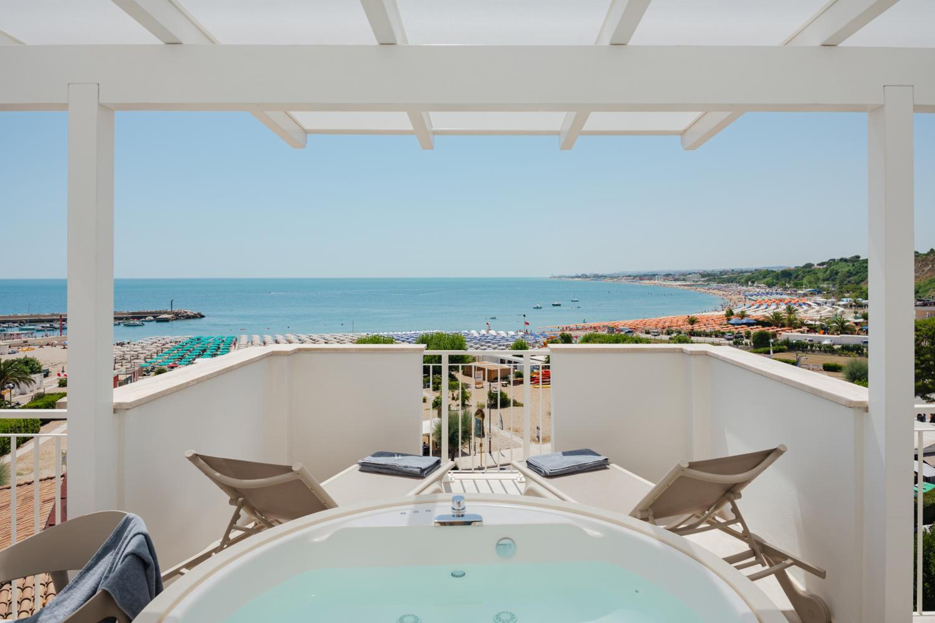 King Suite with Sea View - Photo 9