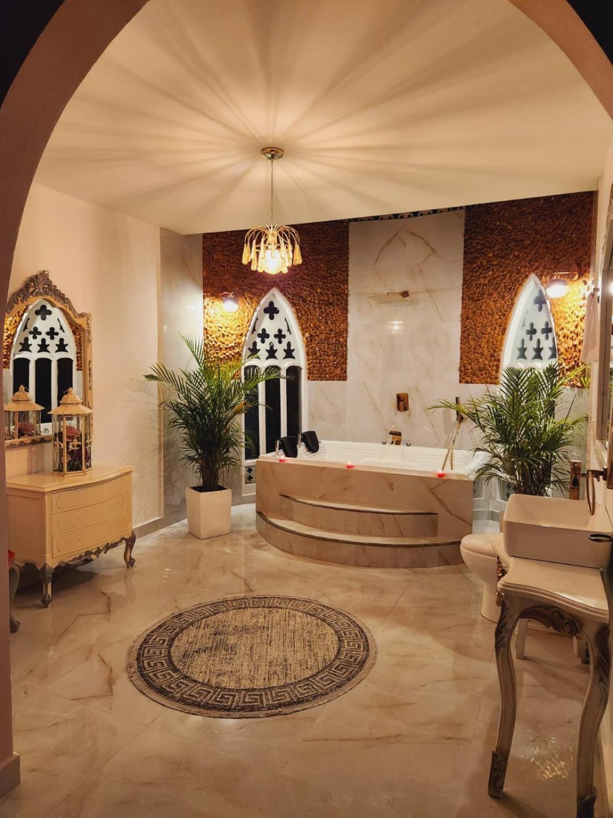 Deluxe Suite with Spa Bath photo 3