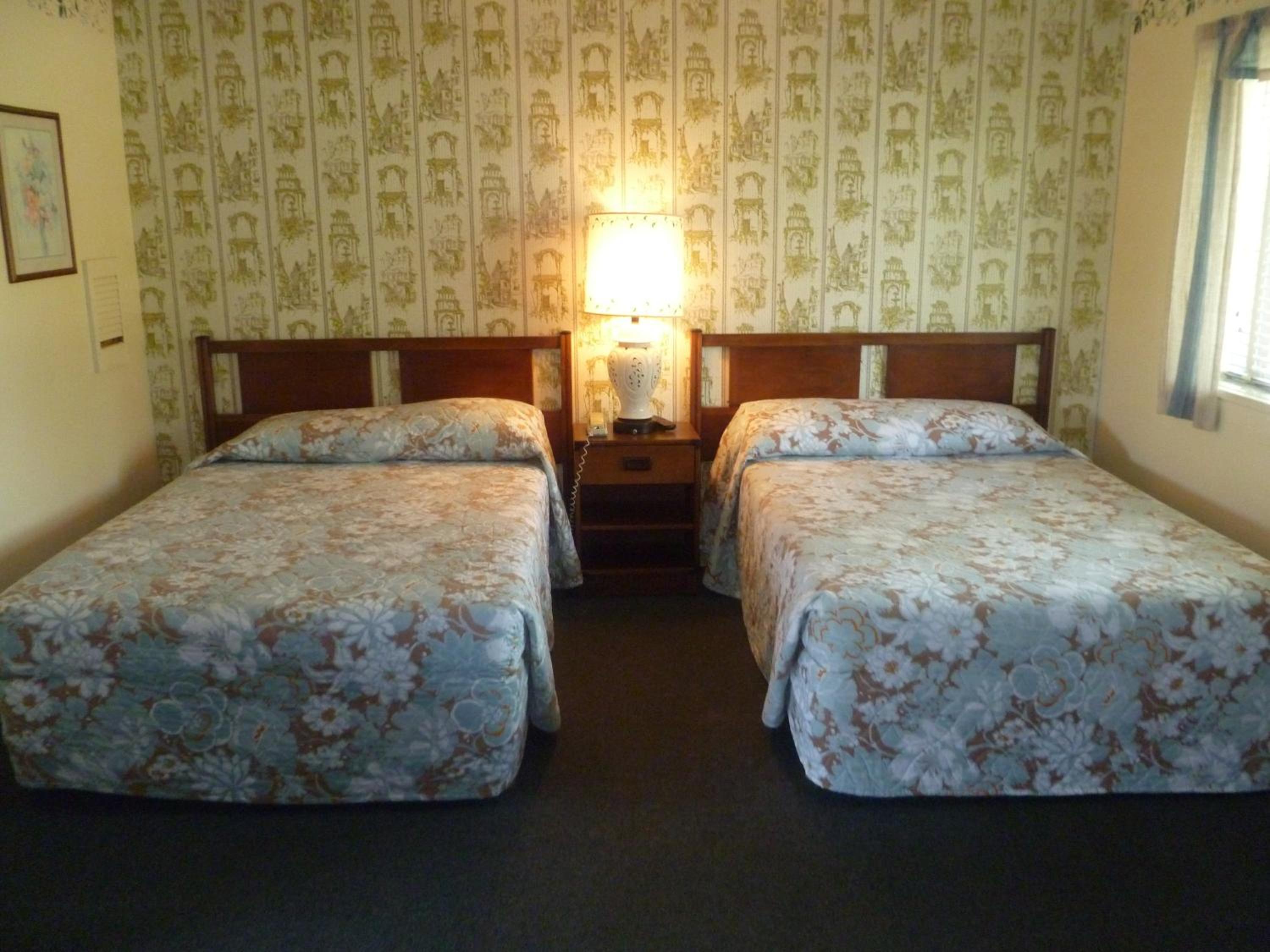 1 King Bed & 2 Queen Beds Non - Smoking photo 1