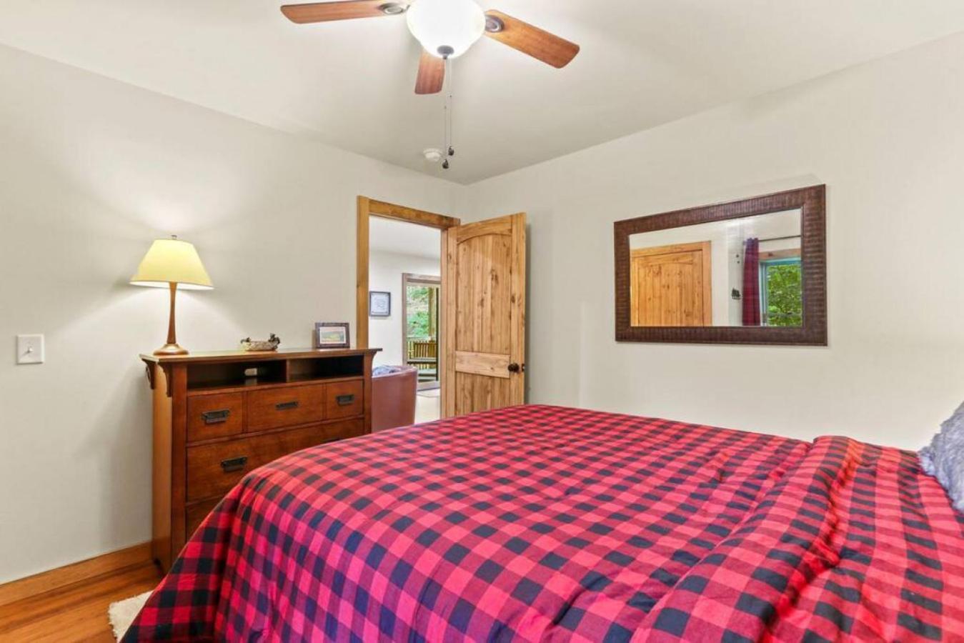 Four-Bedroom House photo 3