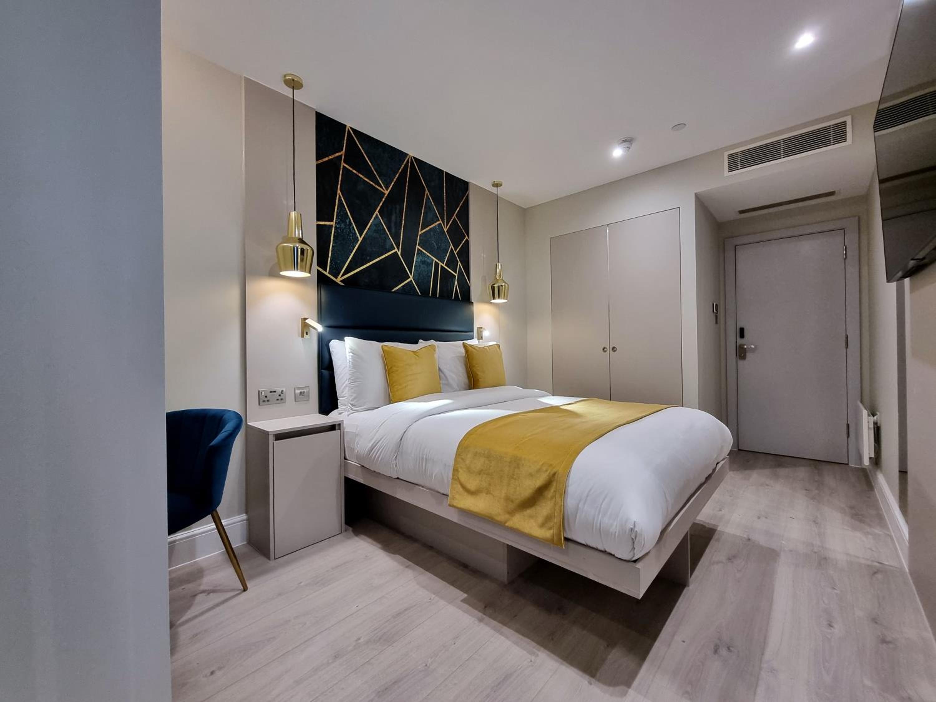 Signature Jacuzzi Suite photo 1